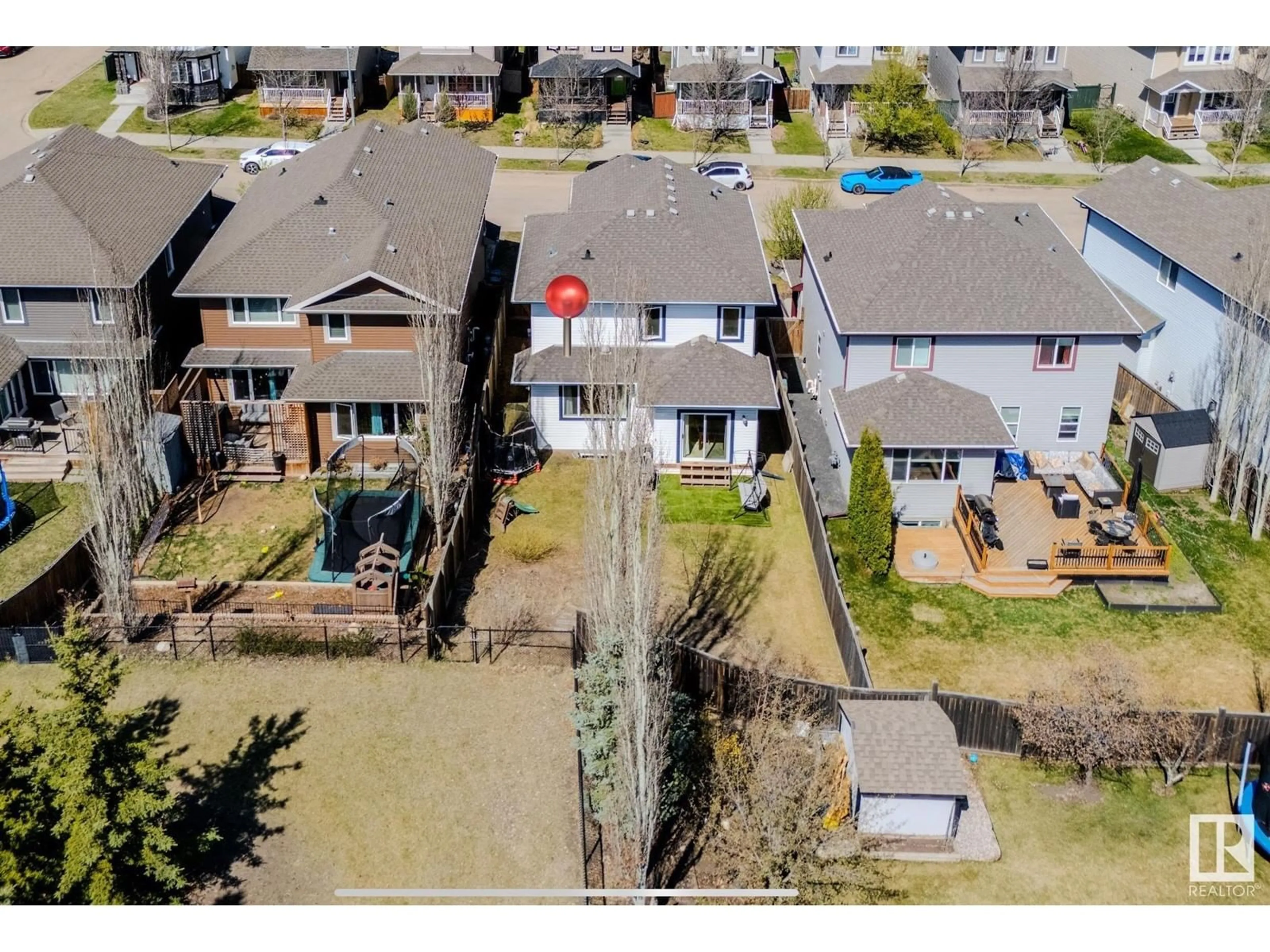 A pic from outside/outdoor area/front of a property/back of a property/a pic from drone, street for 55 VIVIAN WY, Spruce Grove Alberta T7X0H3