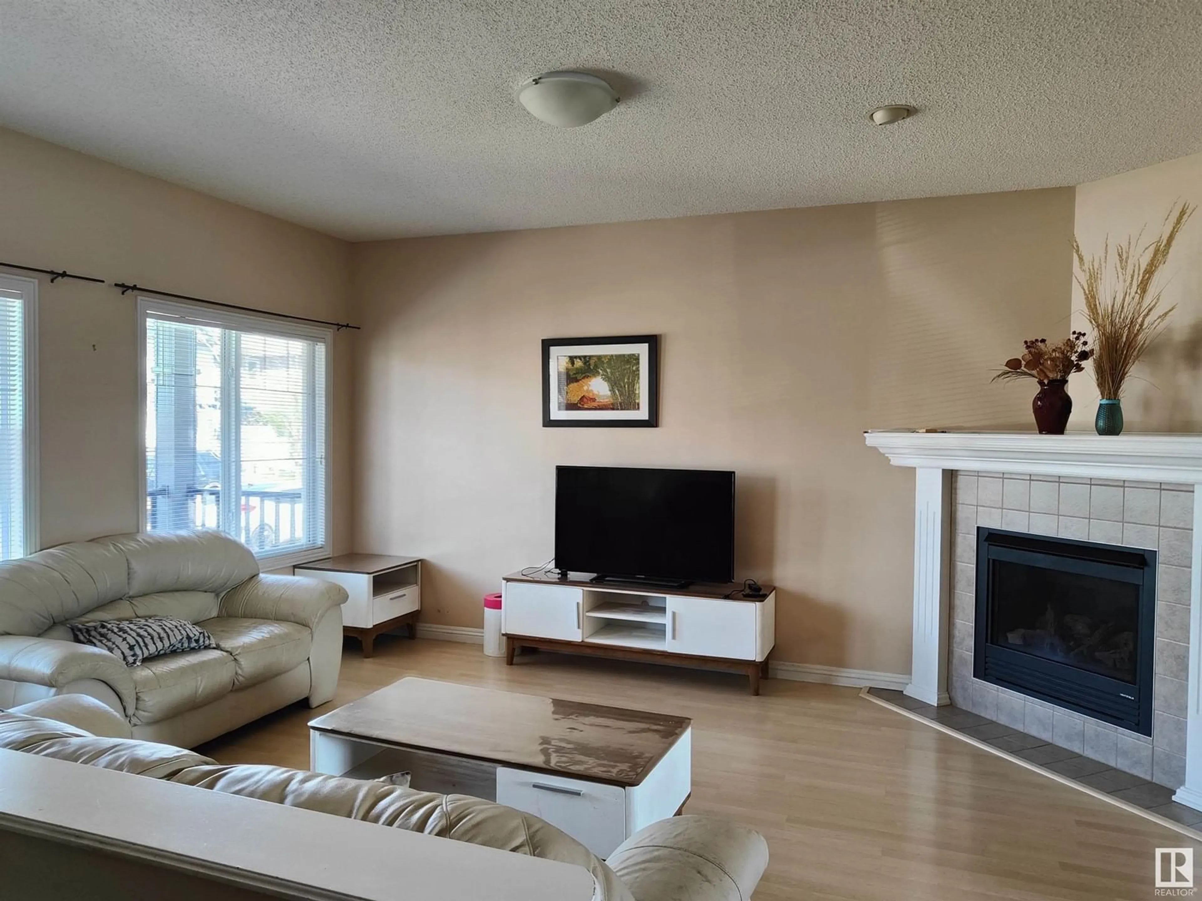 Living room with furniture, unknown for 7692 SCHMID CR, Edmonton Alberta T6R0K7