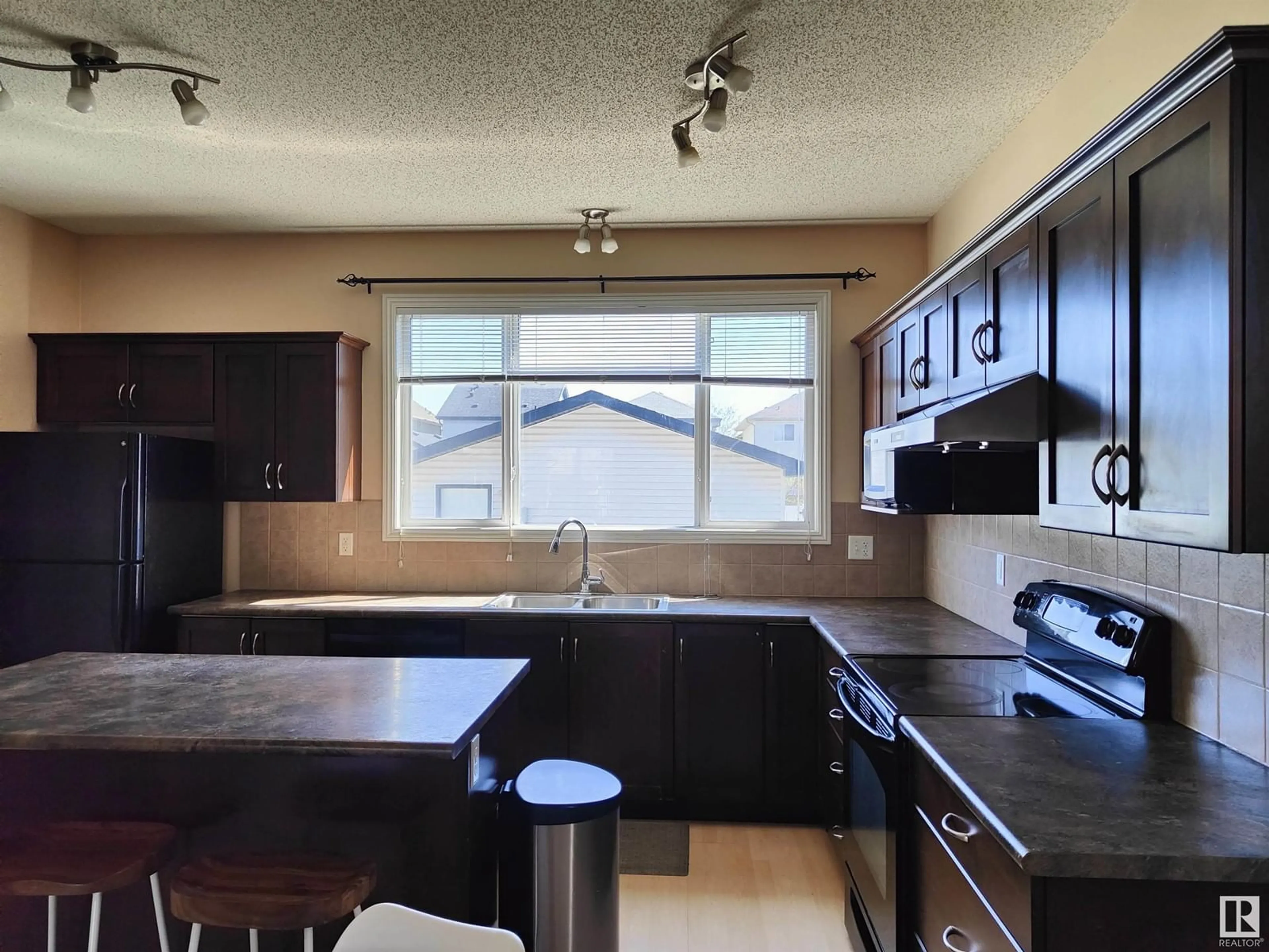 Open concept kitchen, unknown for 7692 SCHMID CR, Edmonton Alberta T6R0K7