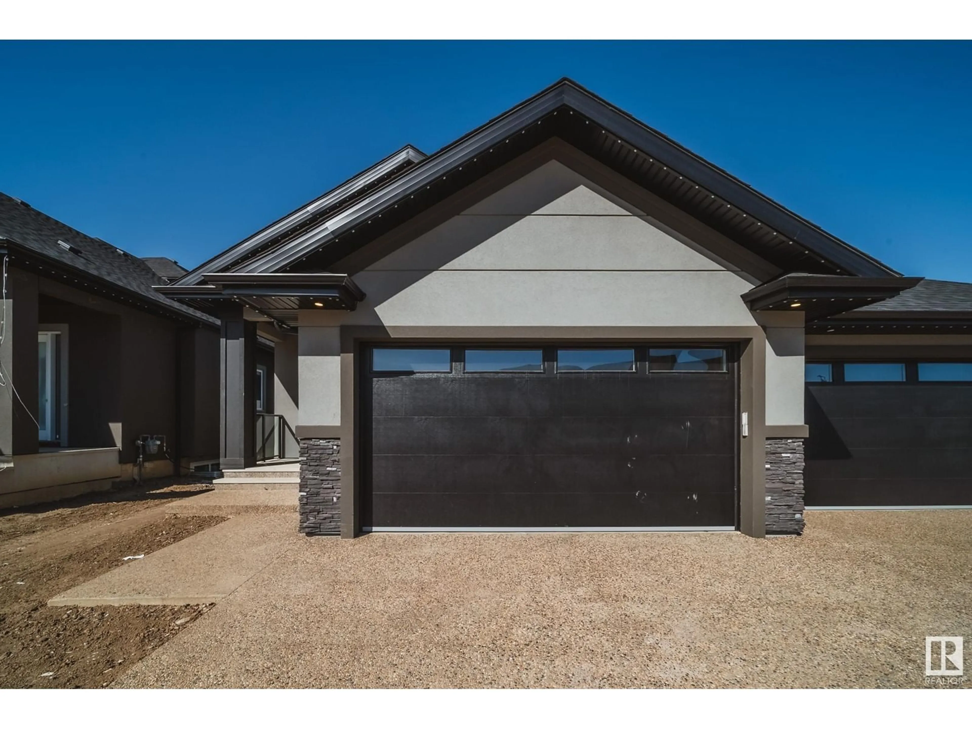 Home with vinyl exterior material, street for #25 - 20425 93 AV, Edmonton Alberta T5T7C7