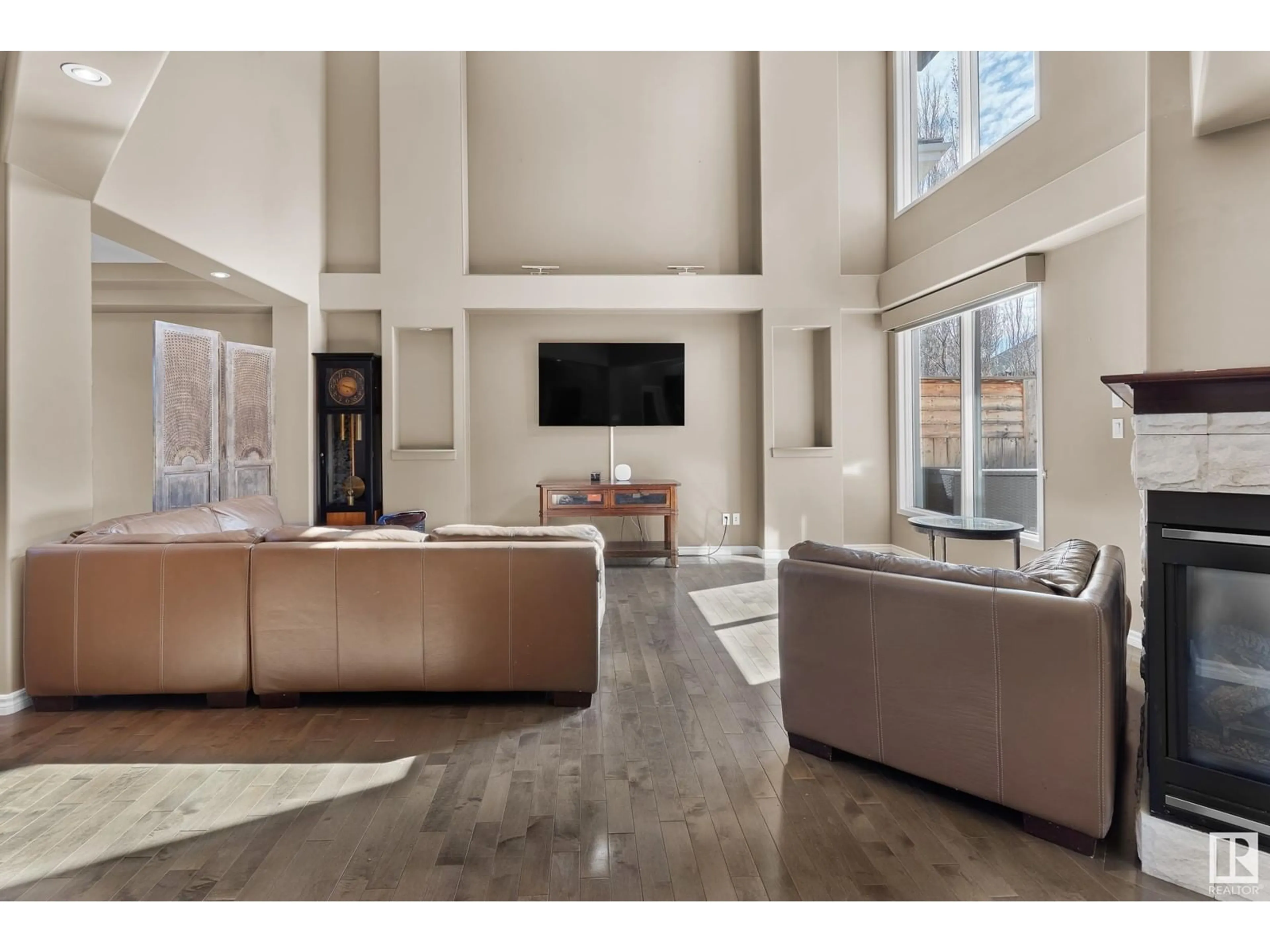 Lobby for 935 HALIBURTON RD, Edmonton Alberta T6R2Z6