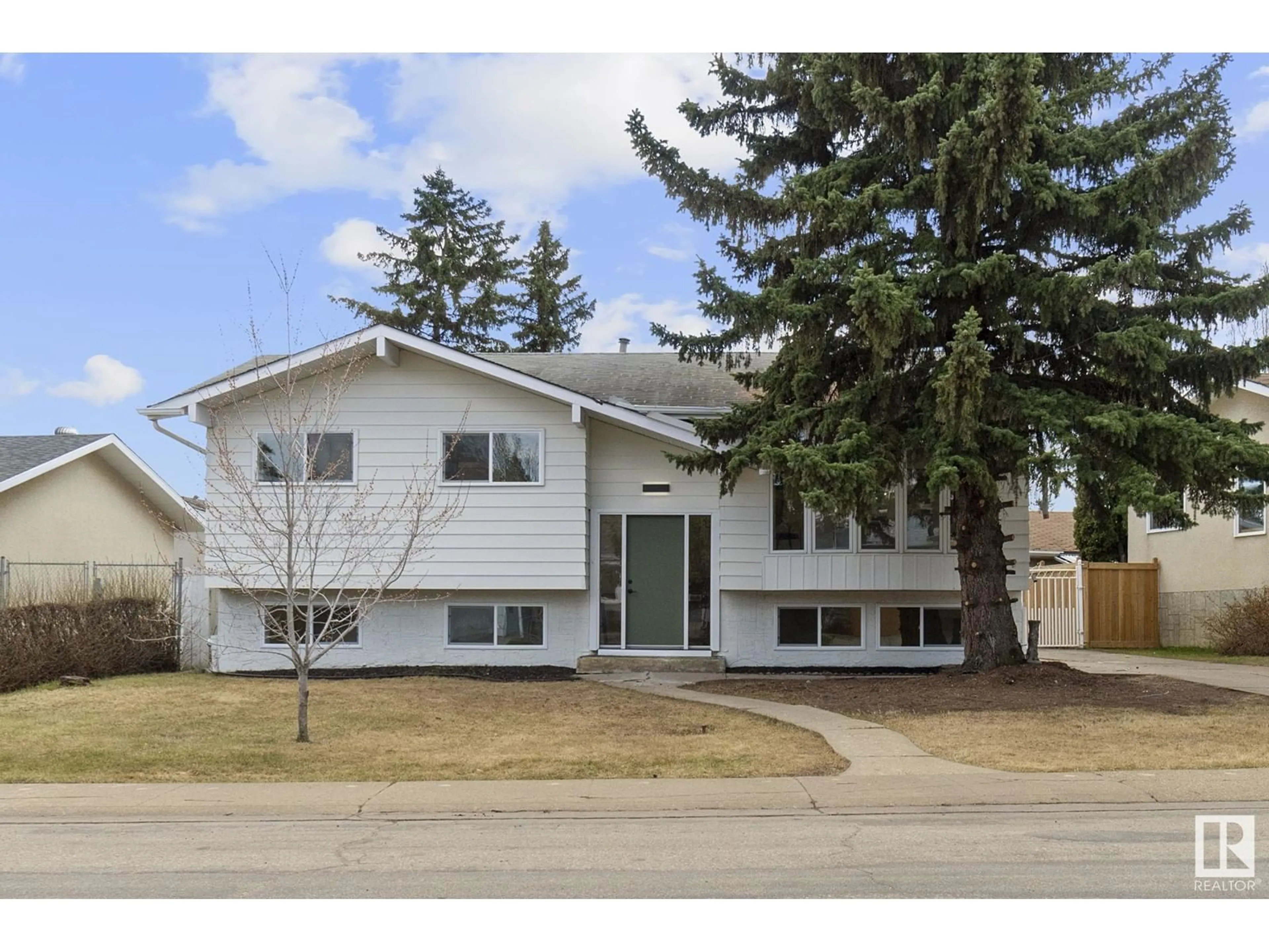 Home with vinyl exterior material, street for 10911 43 AV, Edmonton Alberta T6J2R3