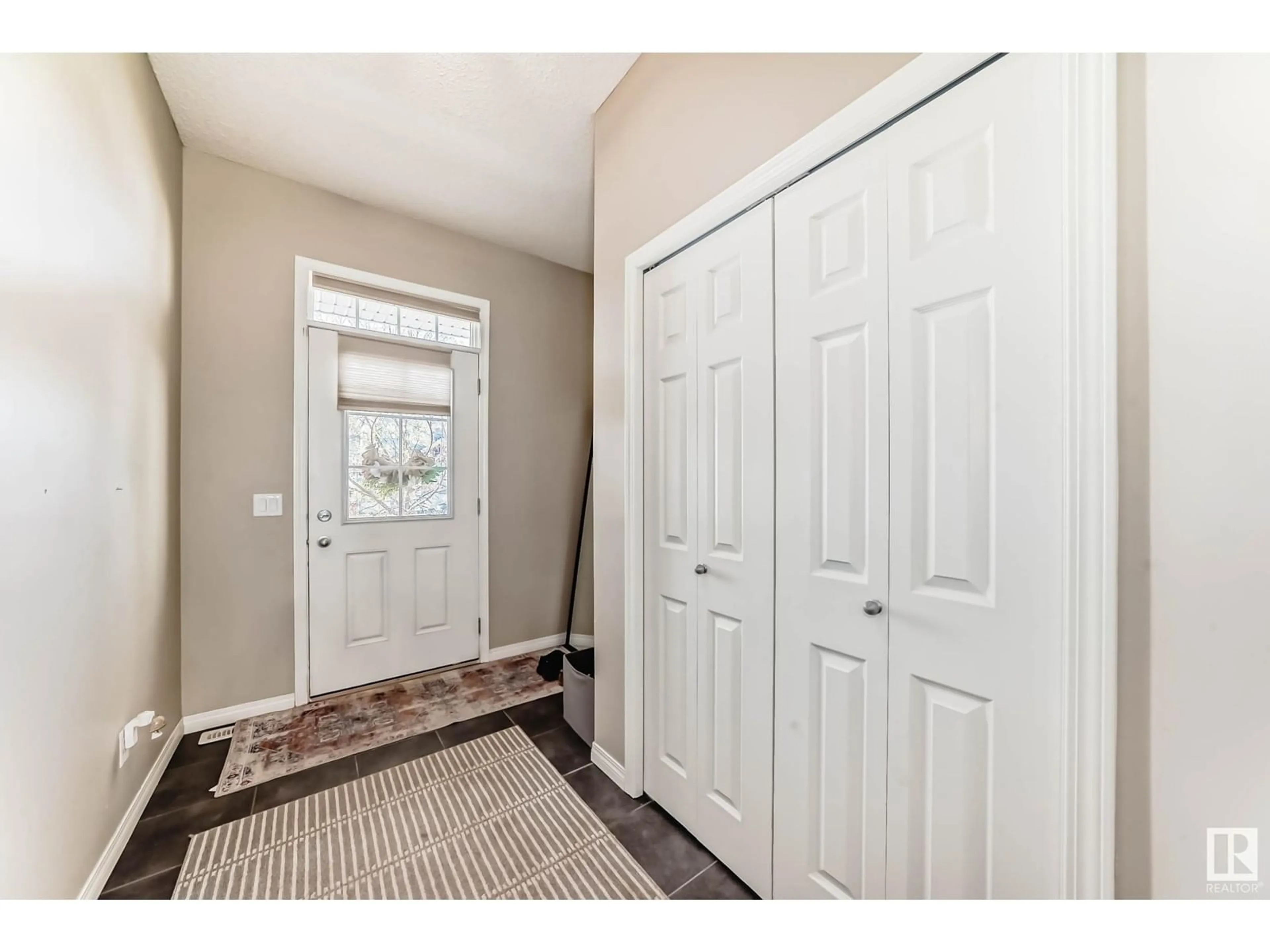 Indoor entryway for 2317 76 ST, Edmonton Alberta T6X1S6
