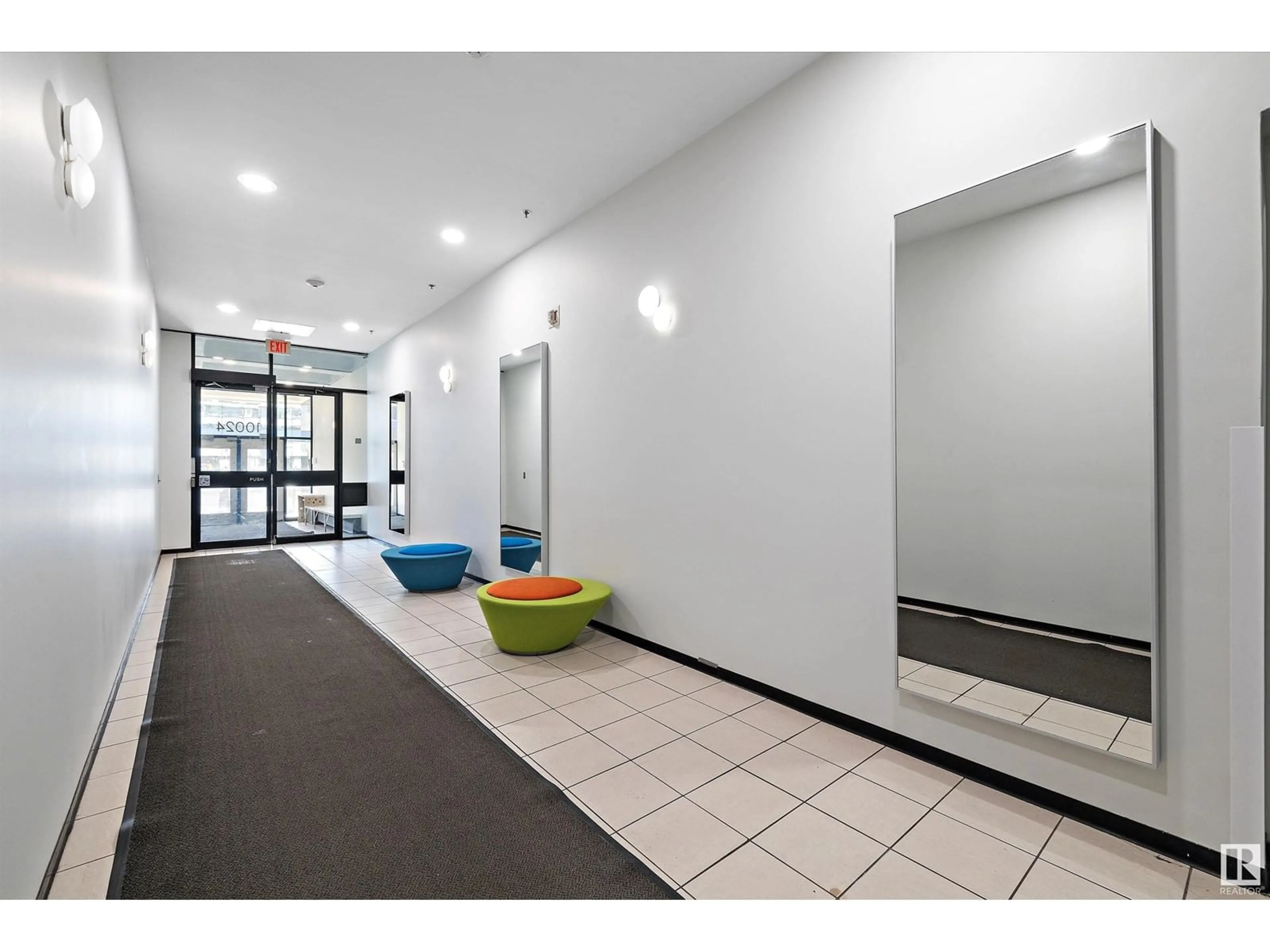 Indoor foyer for 1810 JASPER AV, Edmonton Alberta T5J1R9