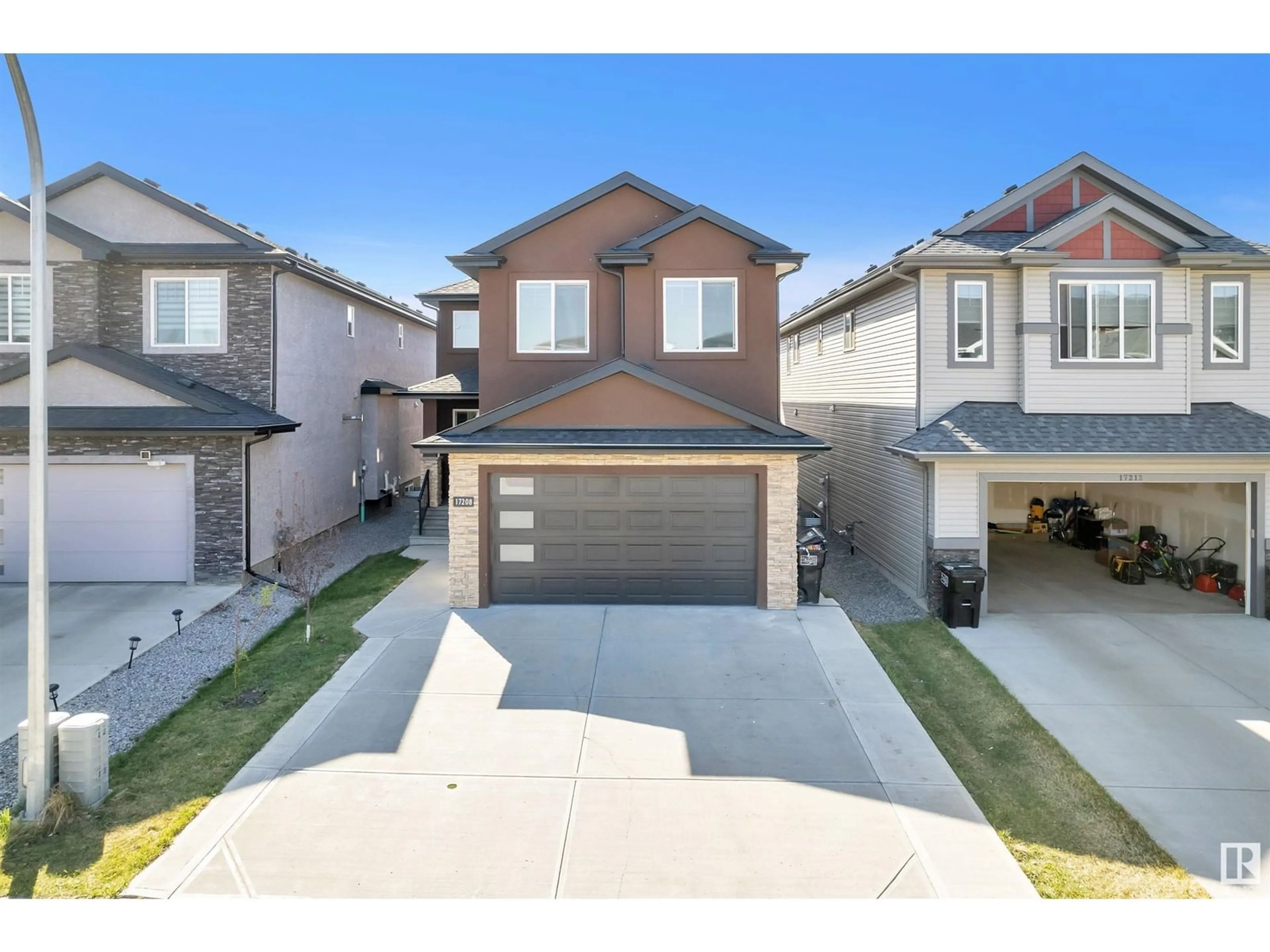 A pic from outside/outdoor area/front of a property/back of a property/a pic from drone, street for NW - 17208 60 ST, Edmonton Alberta T5Y3W3