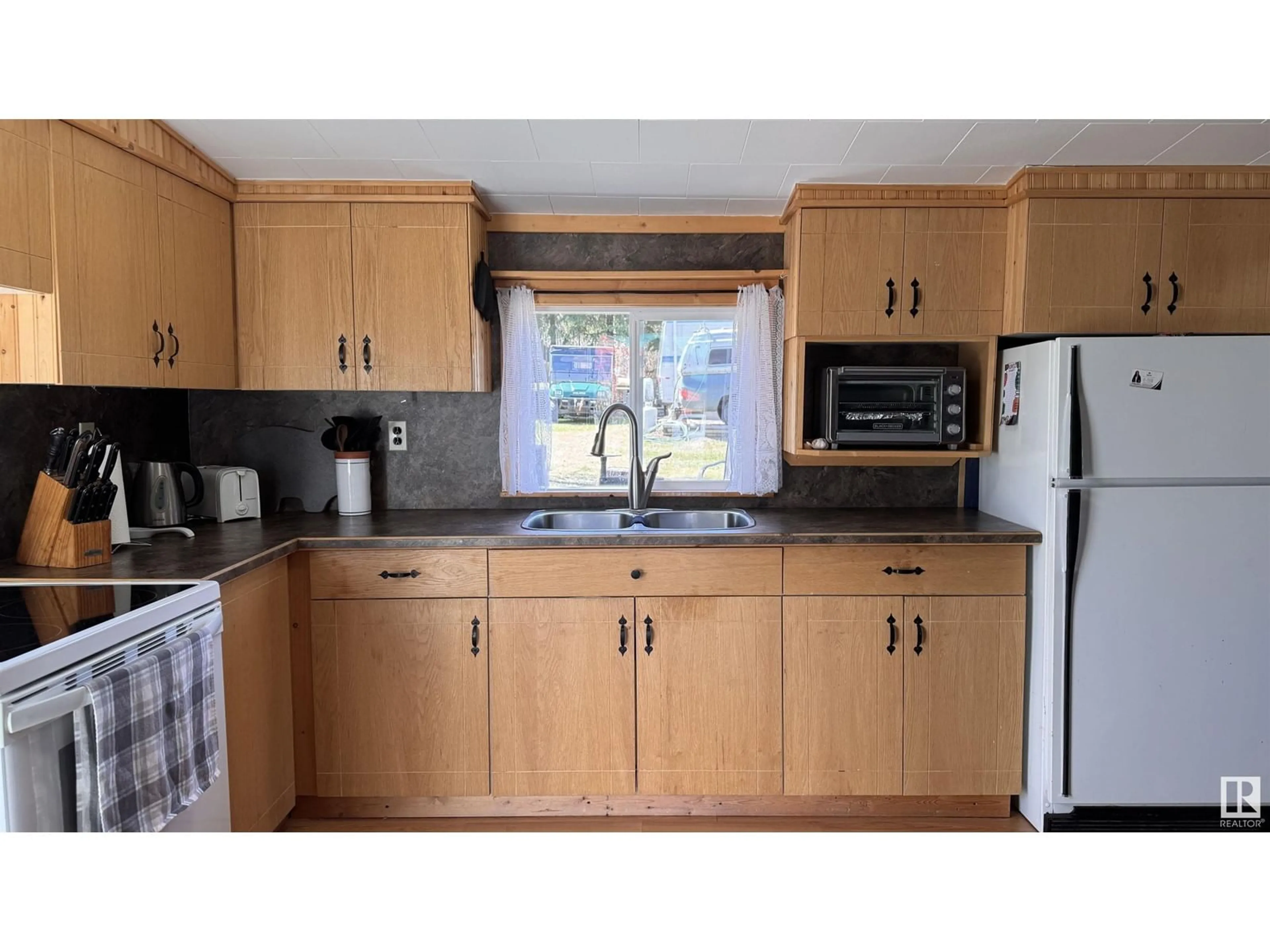 Standard kitchen, wood/laminate floor for 310 - 11121 TWP RD, Rural St. Paul County Alberta T0A0C0