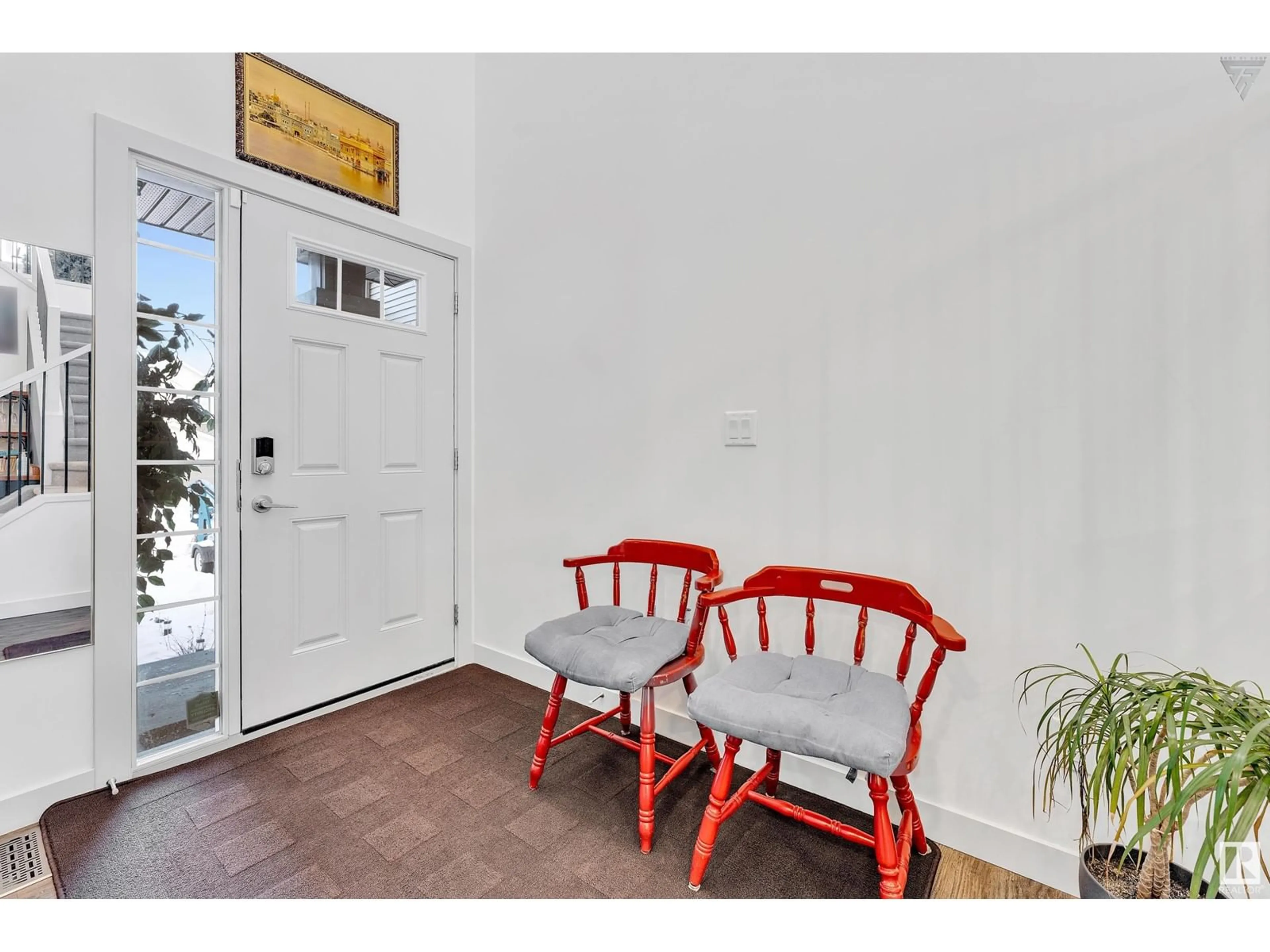 Indoor entryway for 9505 PEAR CL, Edmonton Alberta T6X2N6