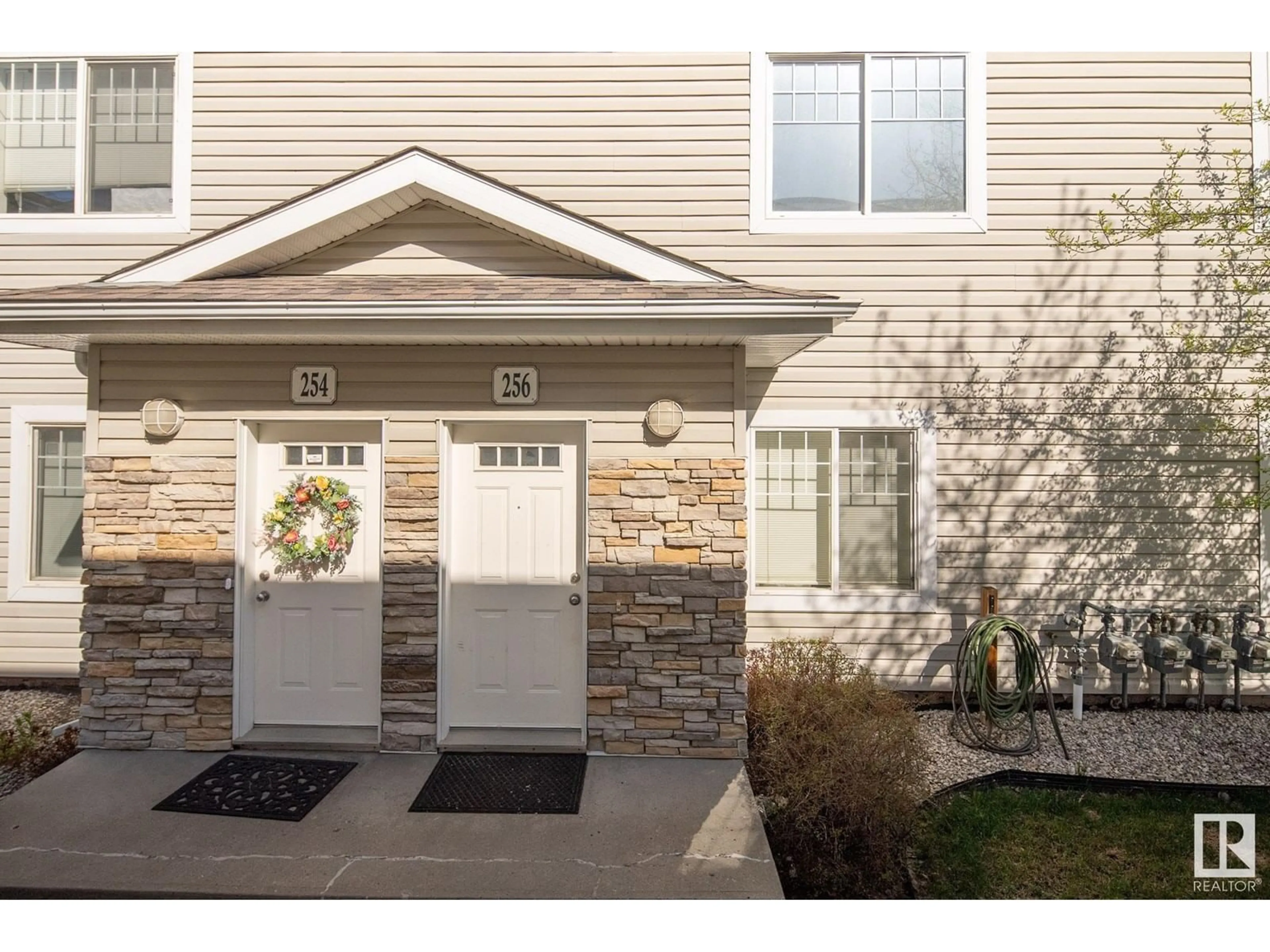 Indoor entryway for 460 - 256 CRANBERRY WY, Sherwood Park Alberta T8H2R3
