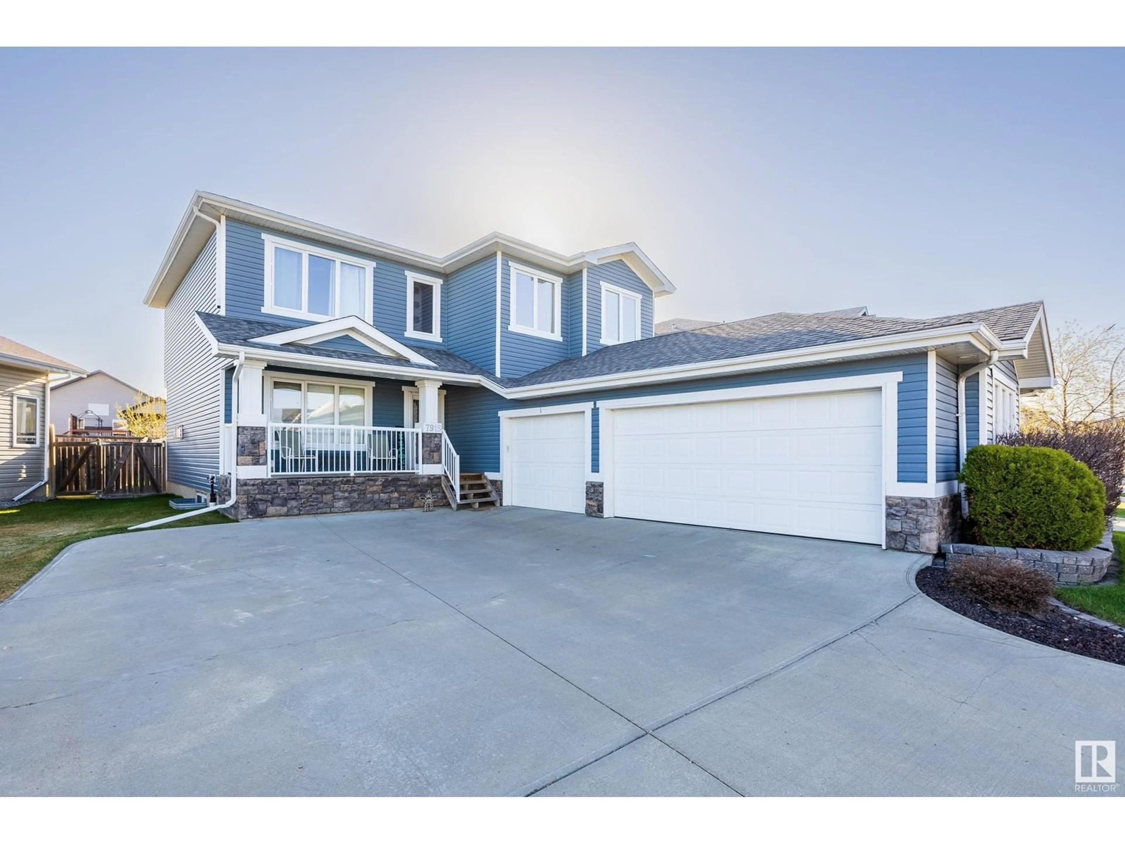 Home with vinyl exterior material, street for 7915 97 ST, Morinville Alberta T8R1W3