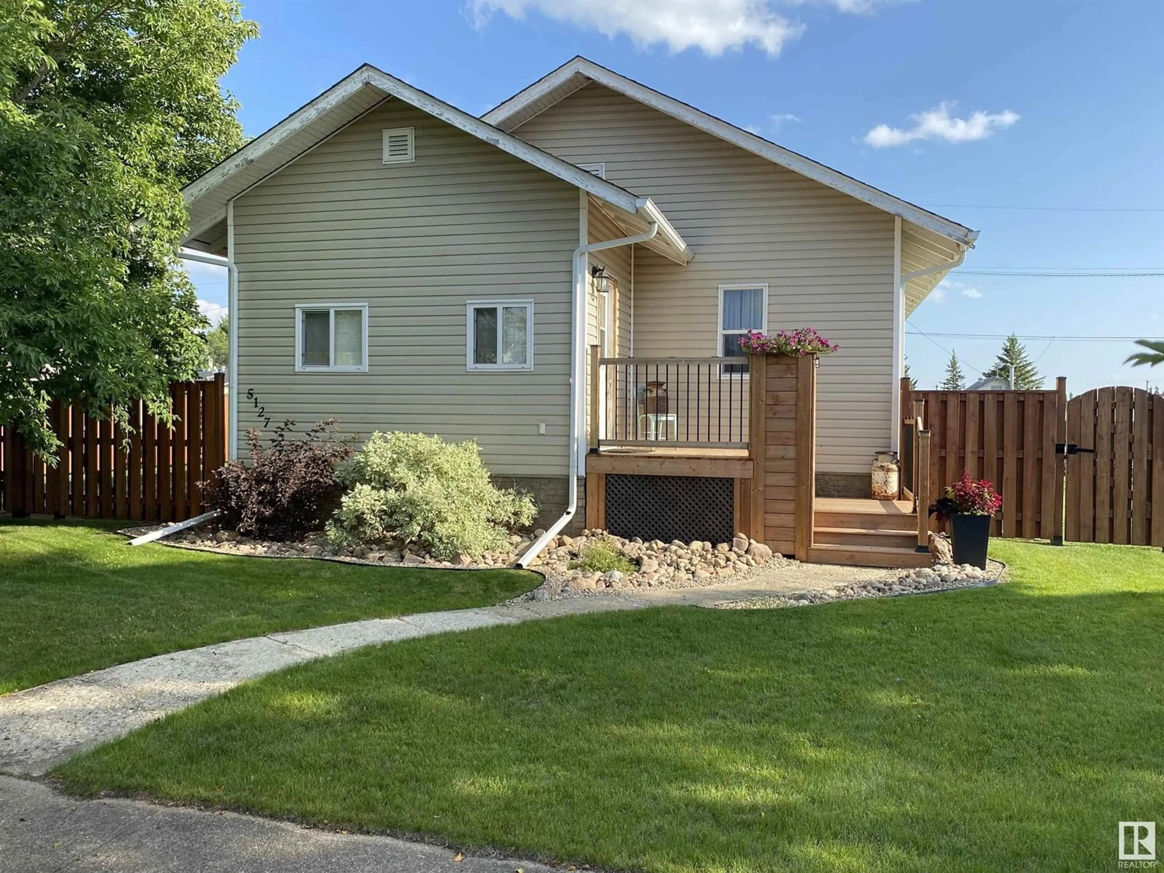 Home with vinyl exterior material, street for 5127 51 AVE, Vilna Alberta T0A3L0