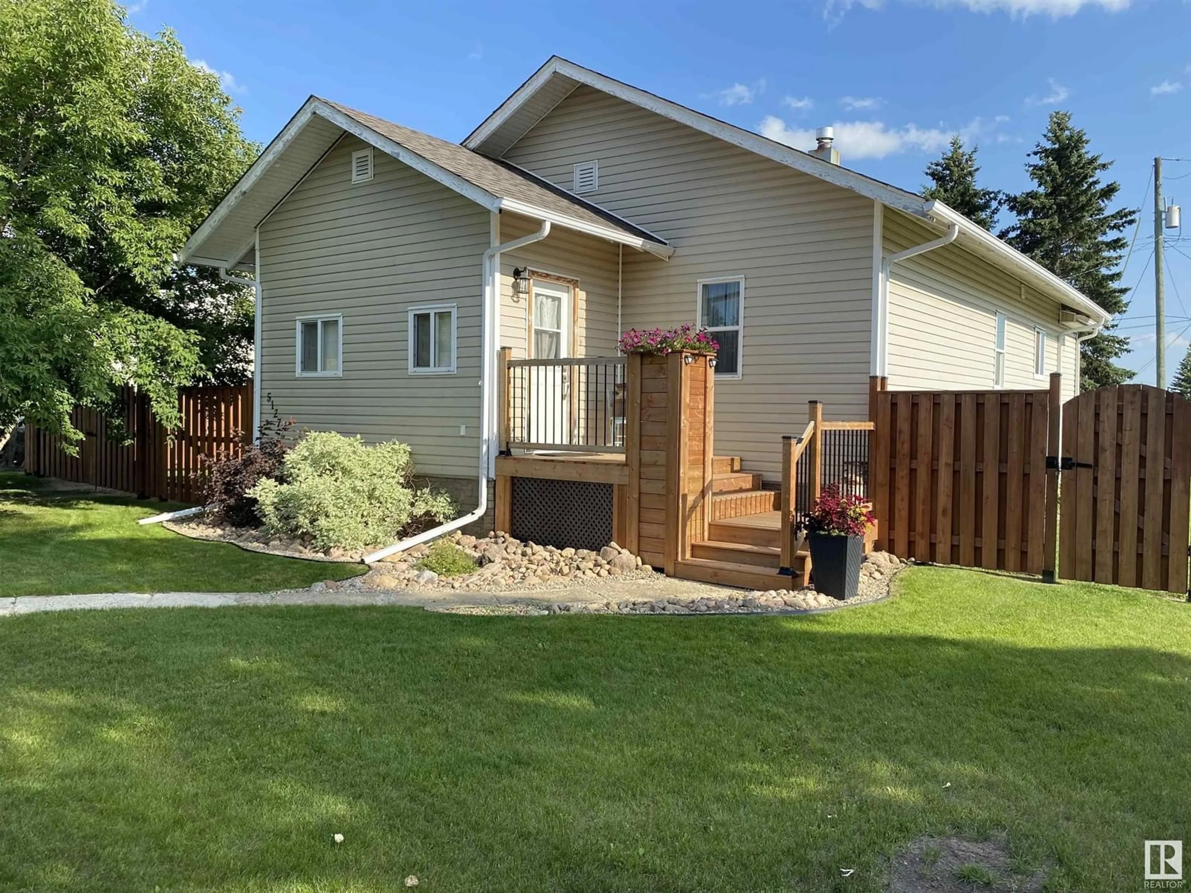 Home with vinyl exterior material, street for 5127 51 AVE, Vilna Alberta T0A3L0