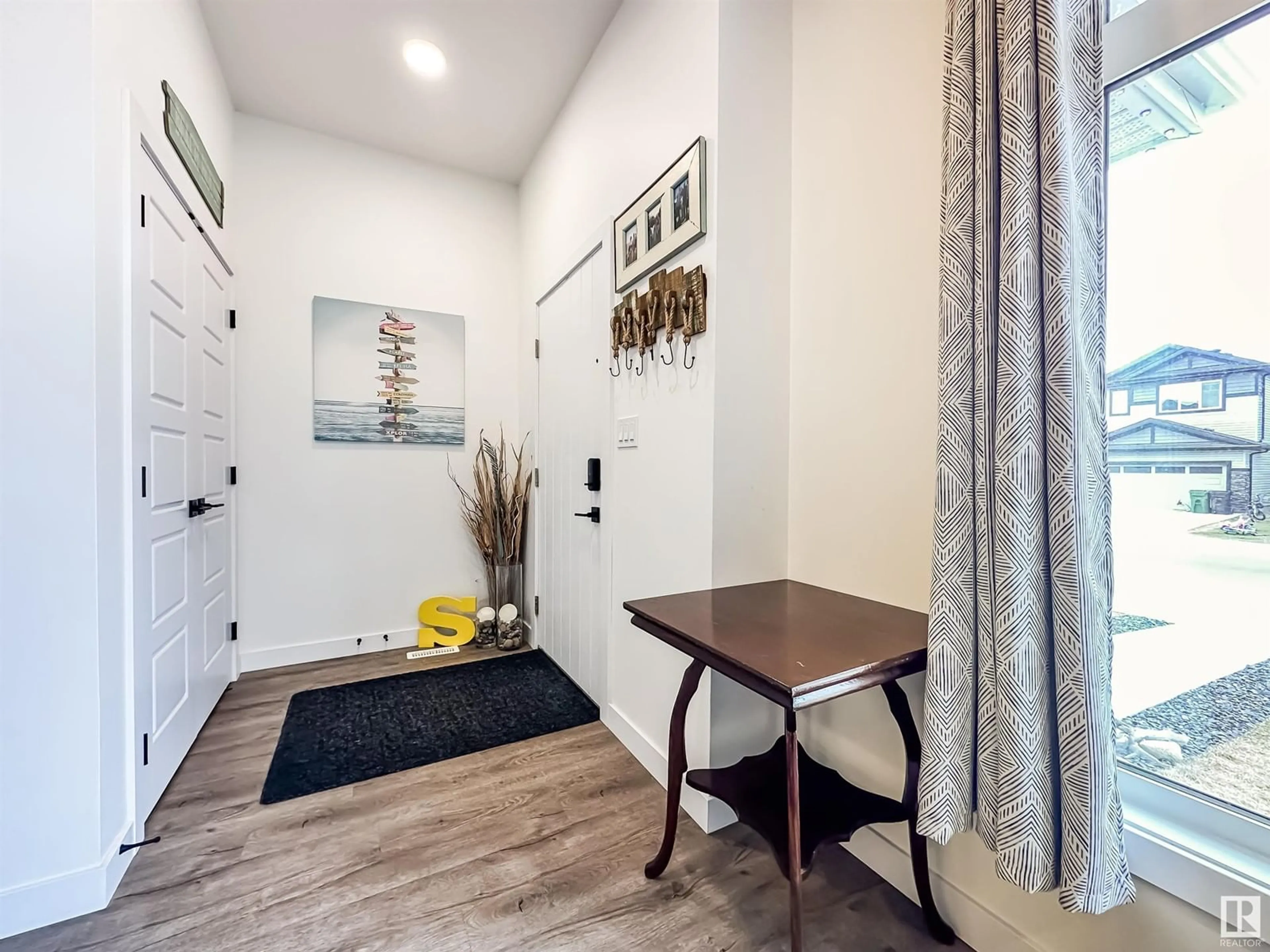 Indoor entryway for 156 KIDD CR, Leduc Alberta T9E1N6