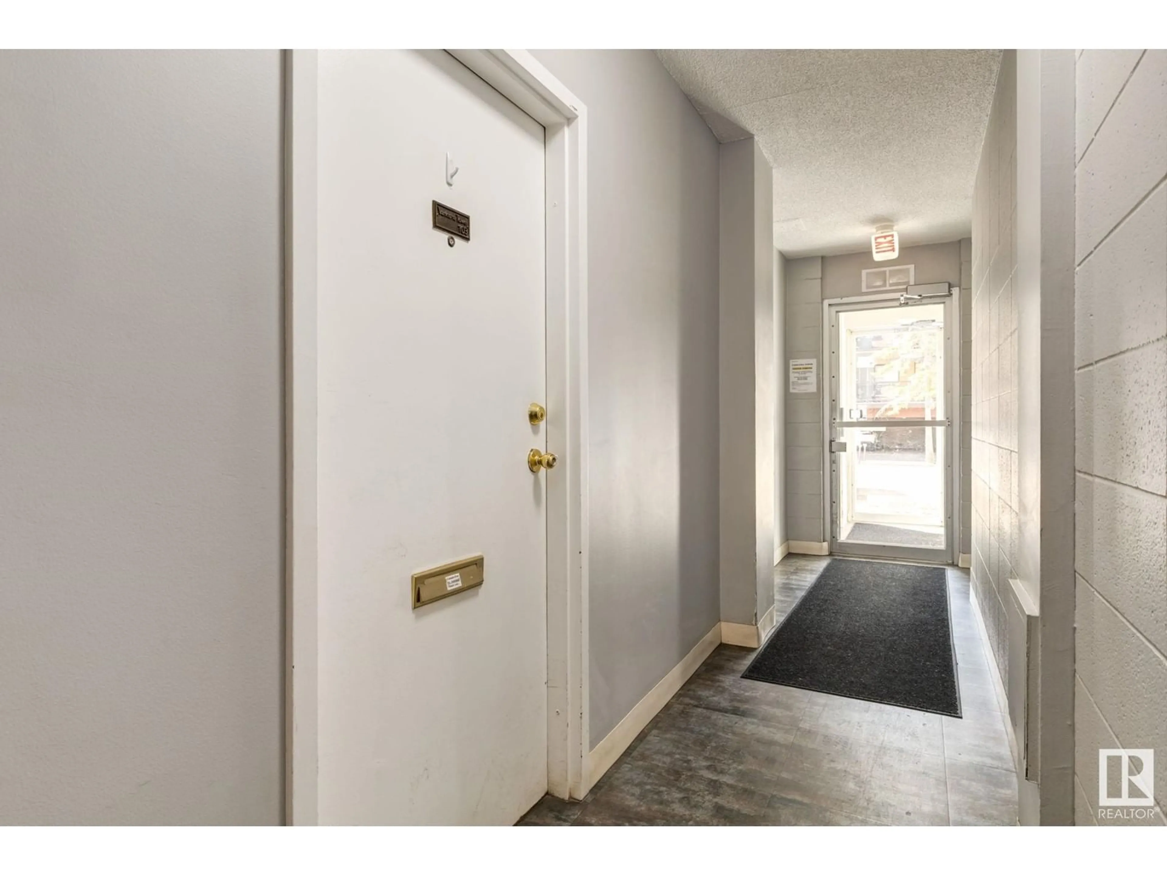 Indoor entryway for #103 - 11007 83 AV, Edmonton Alberta T6G0T9