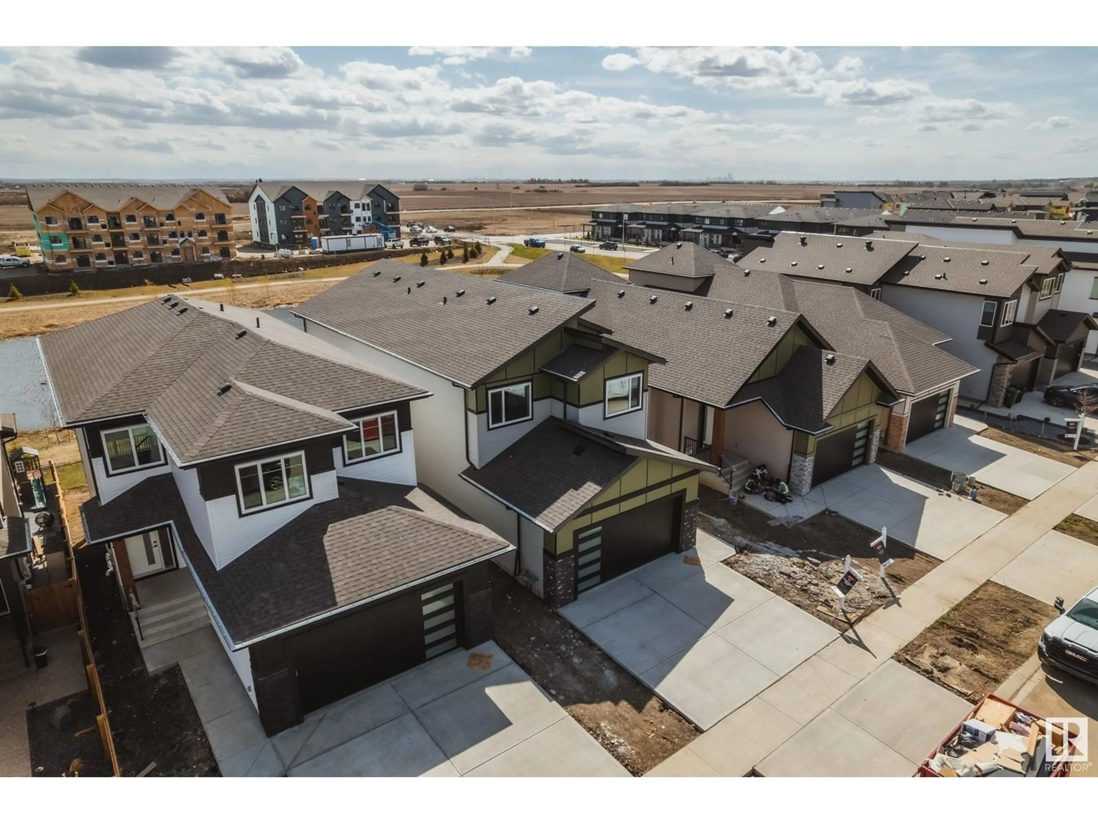 A pic from outside/outdoor area/front of a property/back of a property/a pic from drone, street for 25 STARLING WY, Fort Saskatchewan Alberta T8L1R5
