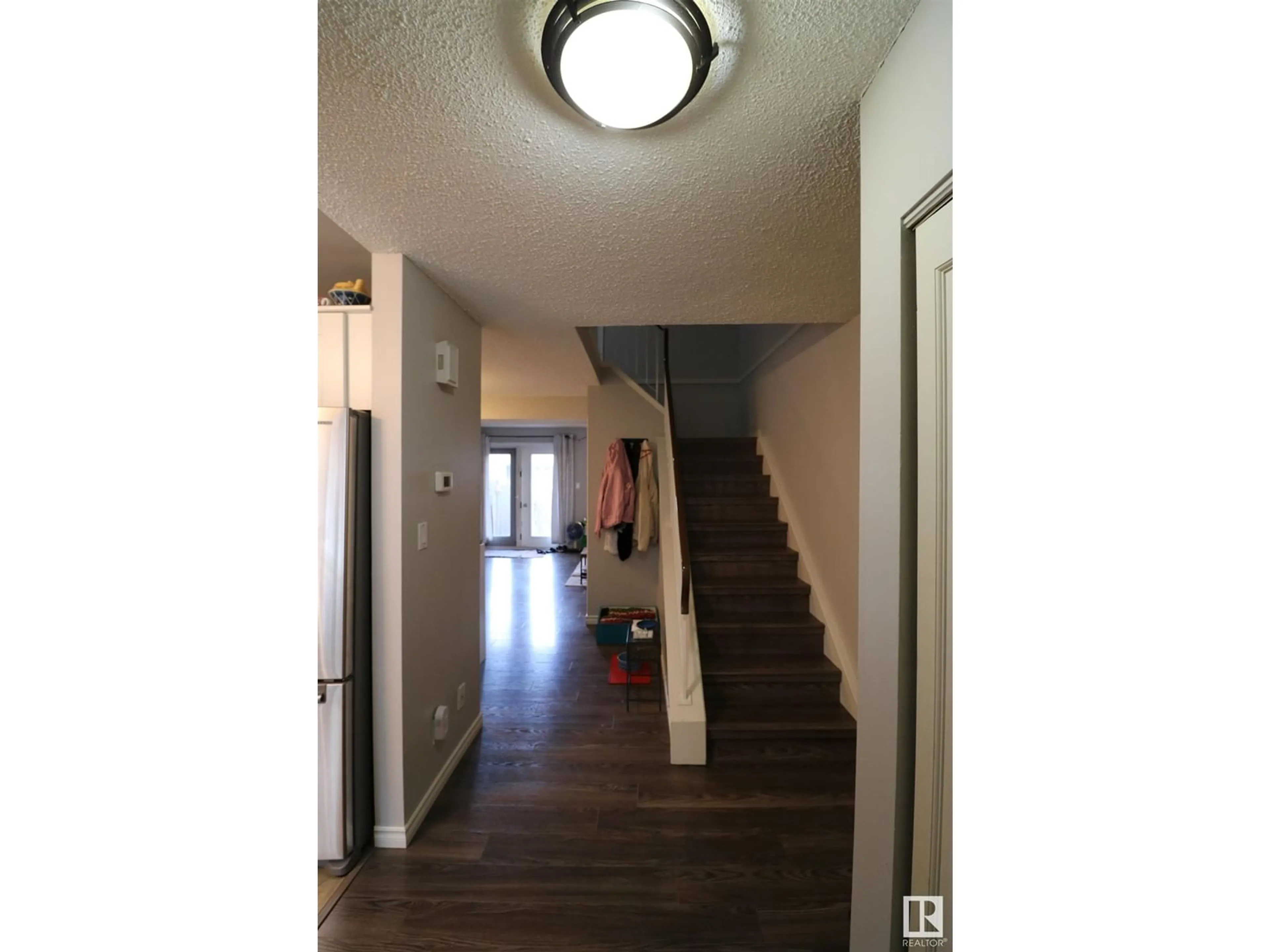 Indoor foyer for 2119 141 AV, Edmonton Alberta T5Y1C4