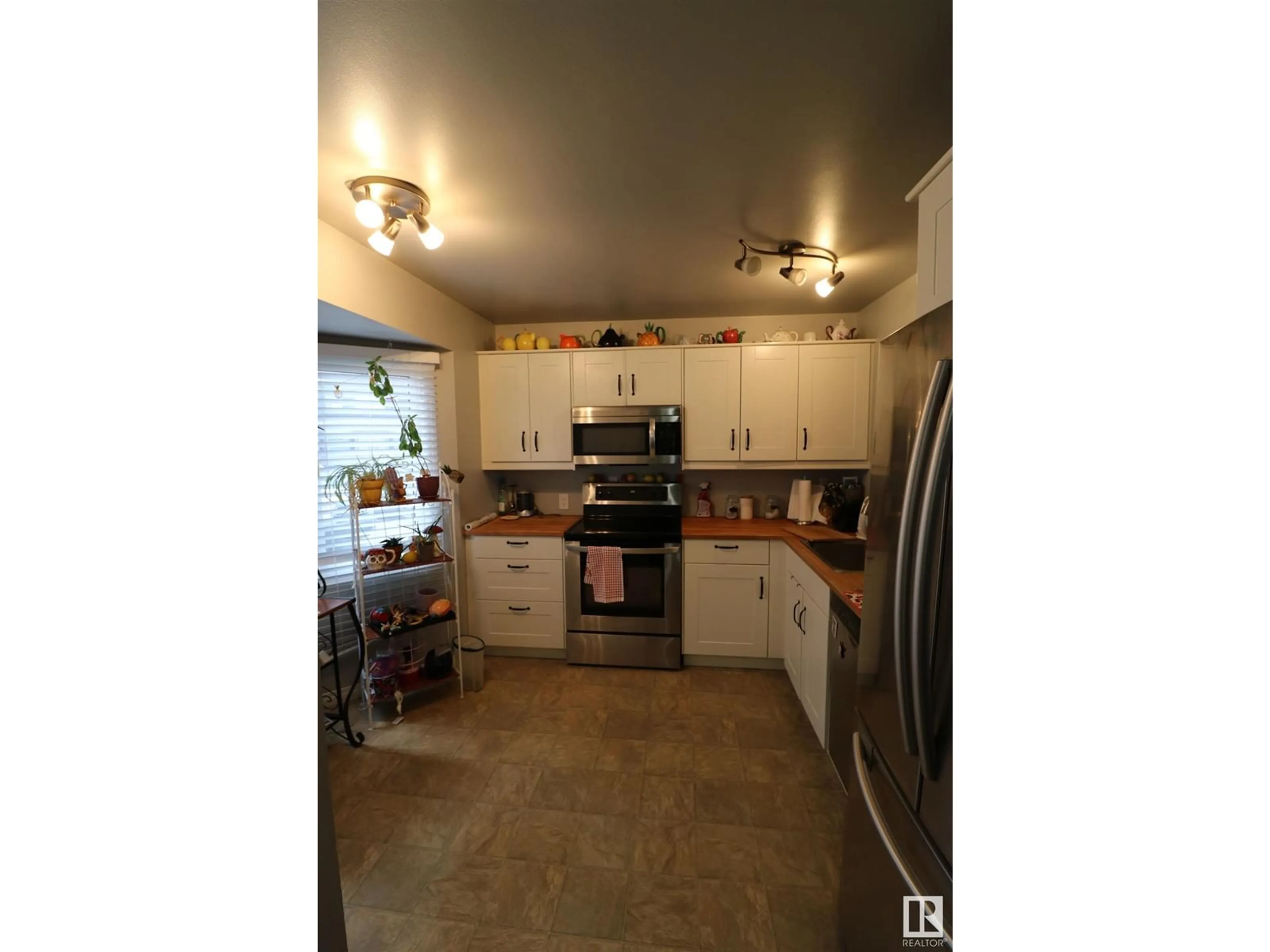 Unknown for 2119 141 AV, Edmonton Alberta T5Y1C4