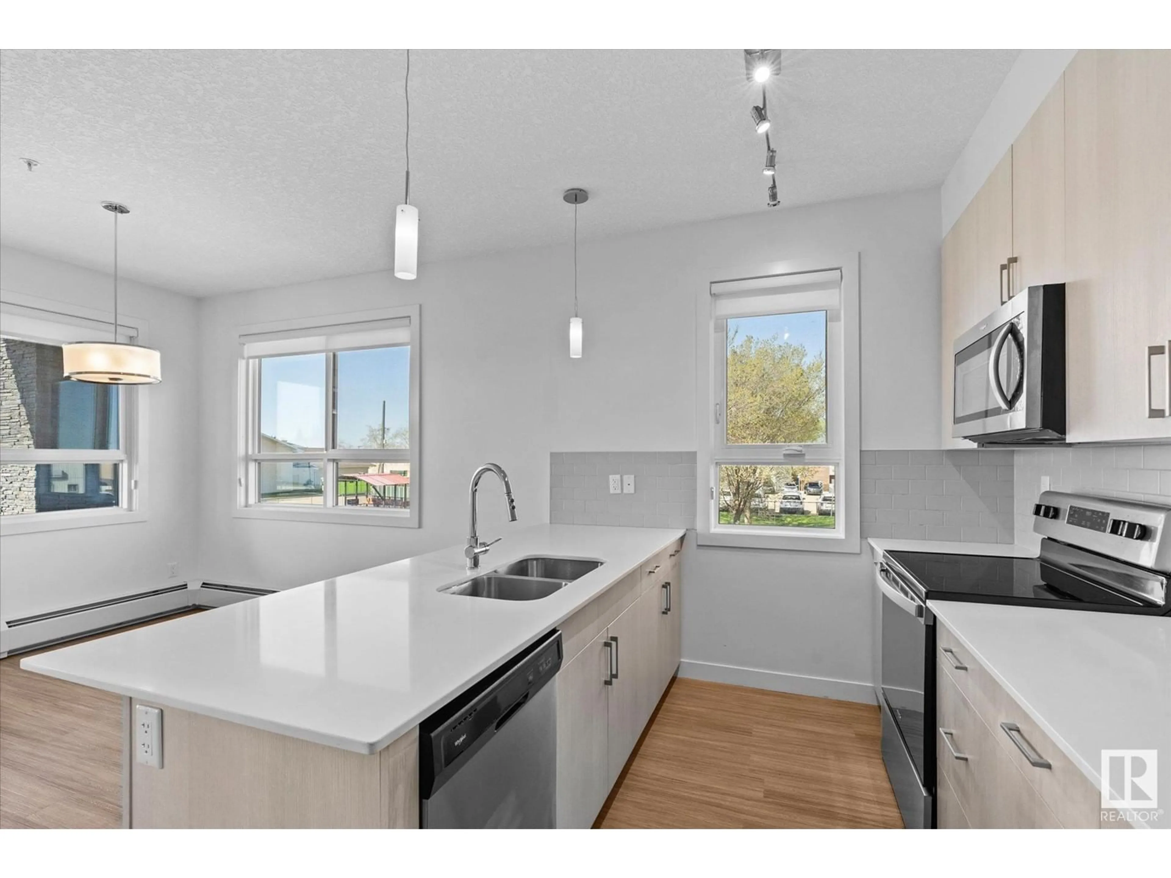Open concept kitchen, unknown for 17 - 203 COLUMBIA AV, Devon Alberta T9G1Y7
