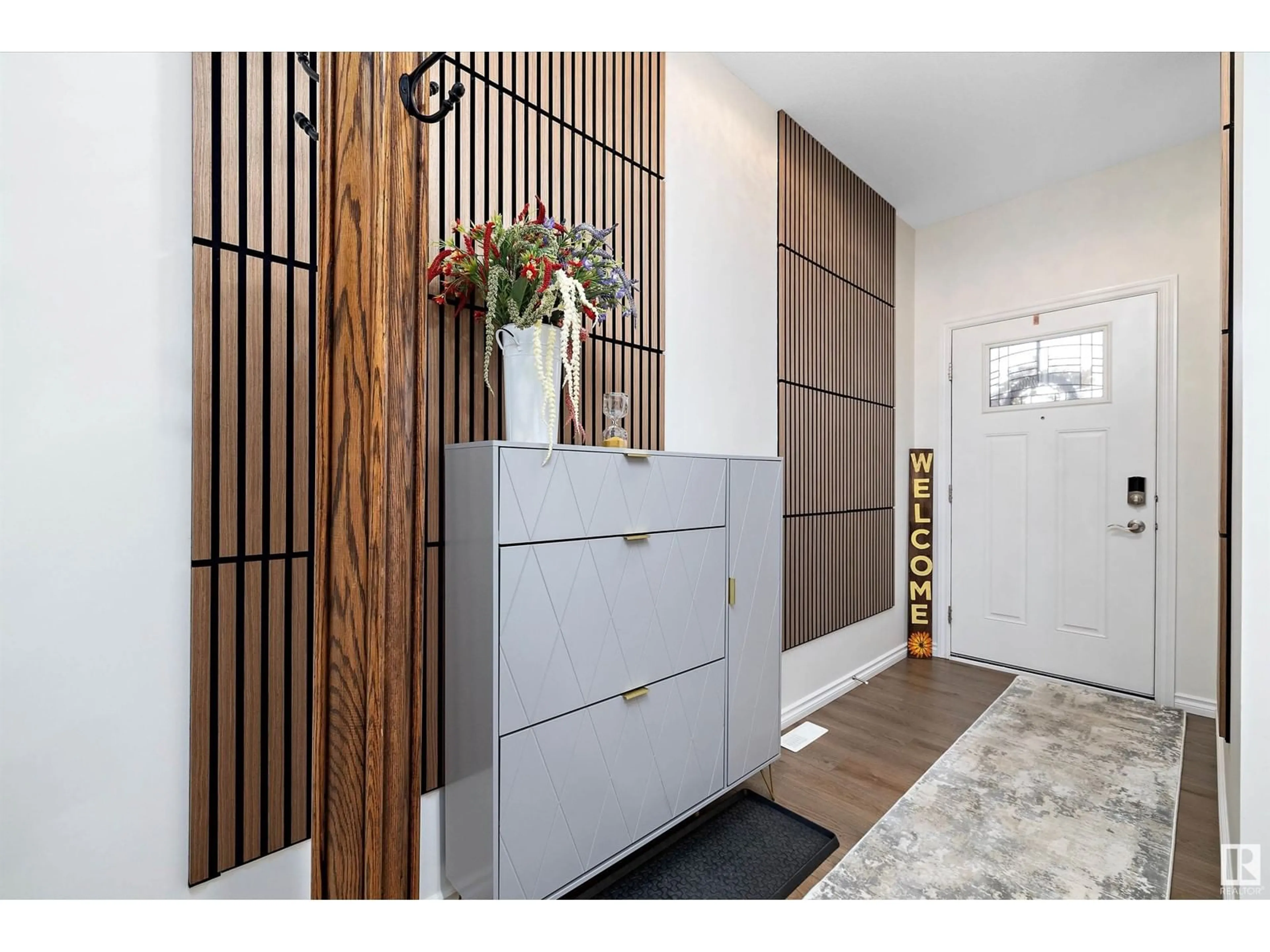 Indoor entryway for NW - 20023 26 AV, Edmonton Alberta T6M1K3