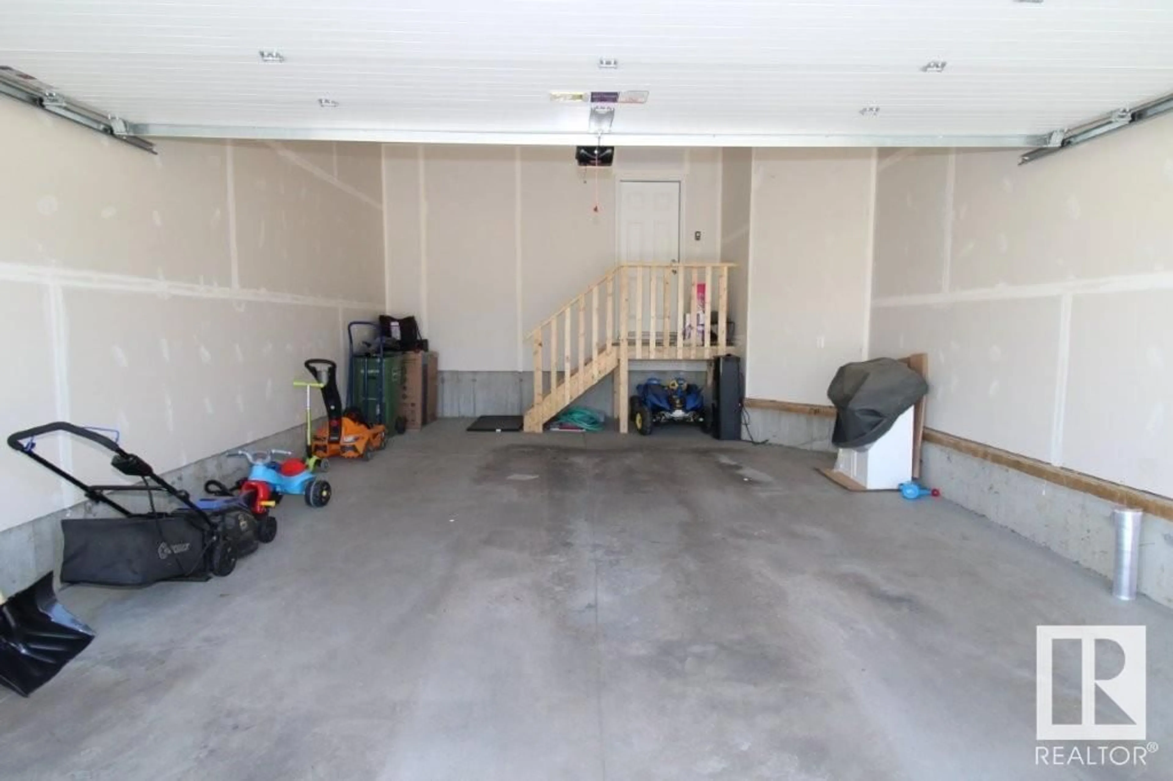 Indoor garage for 3097 CHECKNITA WY, Edmonton Alberta T6W4E9
