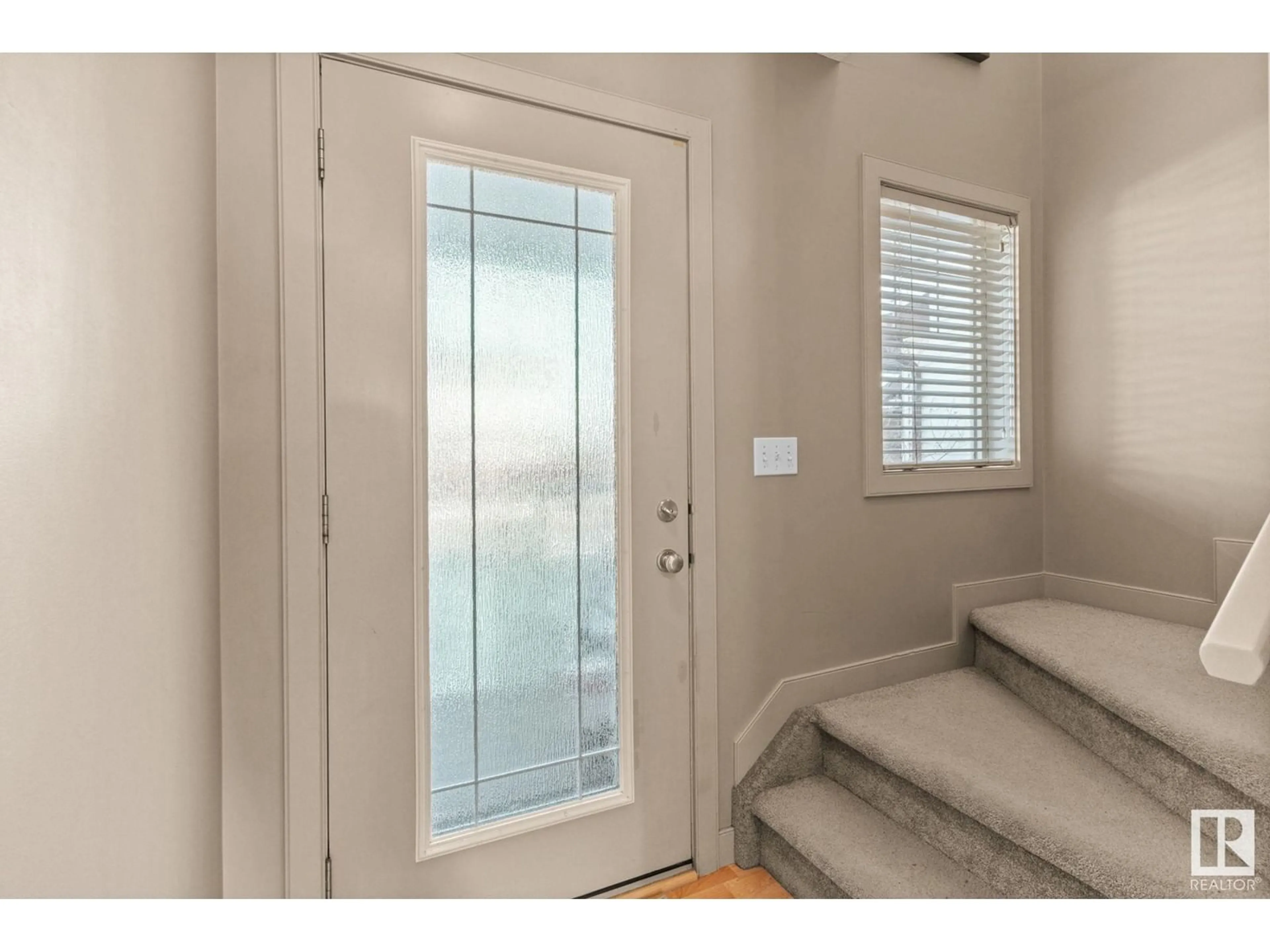 Indoor entryway for 9440 STEIN WY, Edmonton Alberta T6R0L6