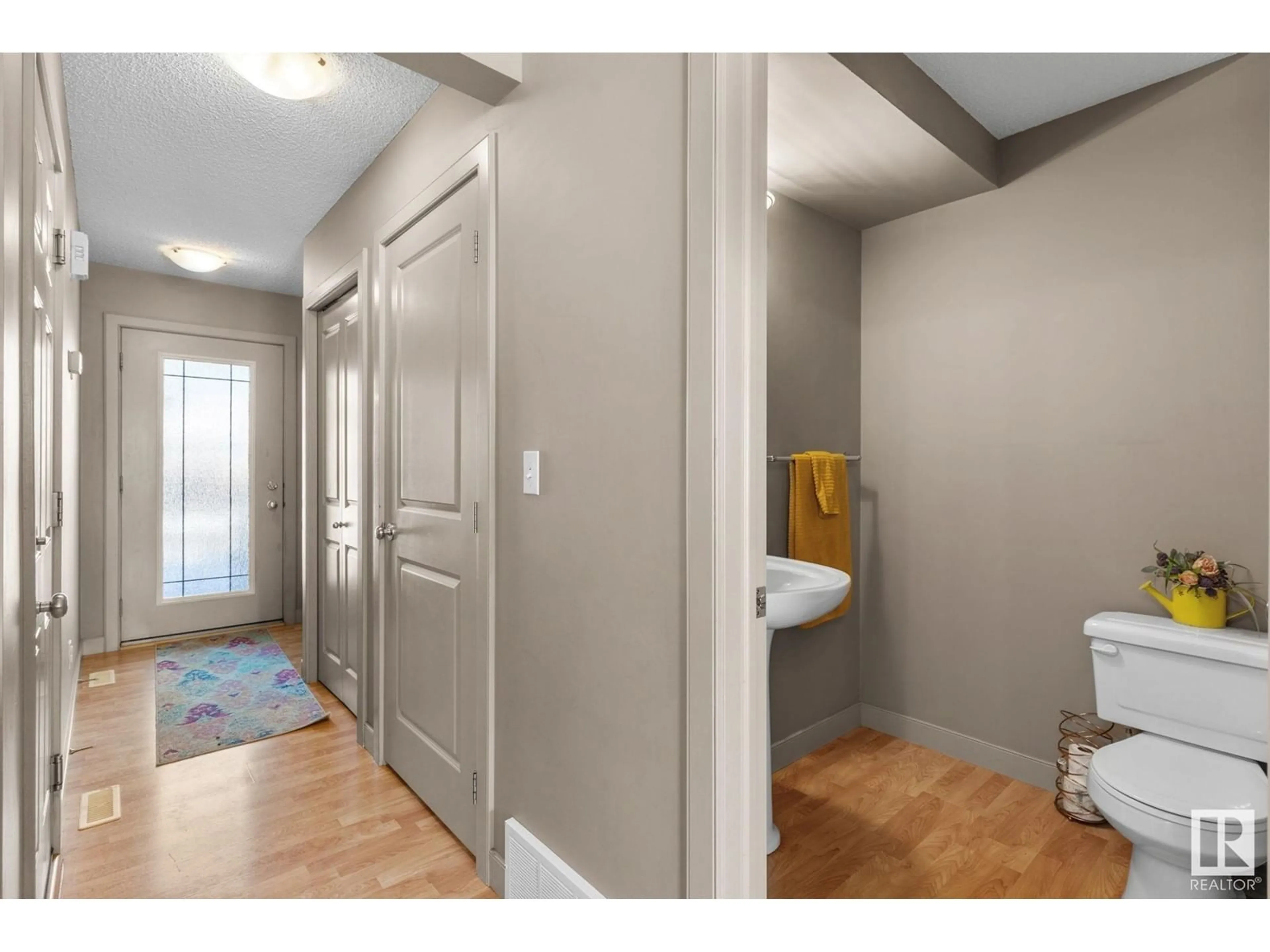 Indoor entryway for 9440 STEIN WY, Edmonton Alberta T6R0L6