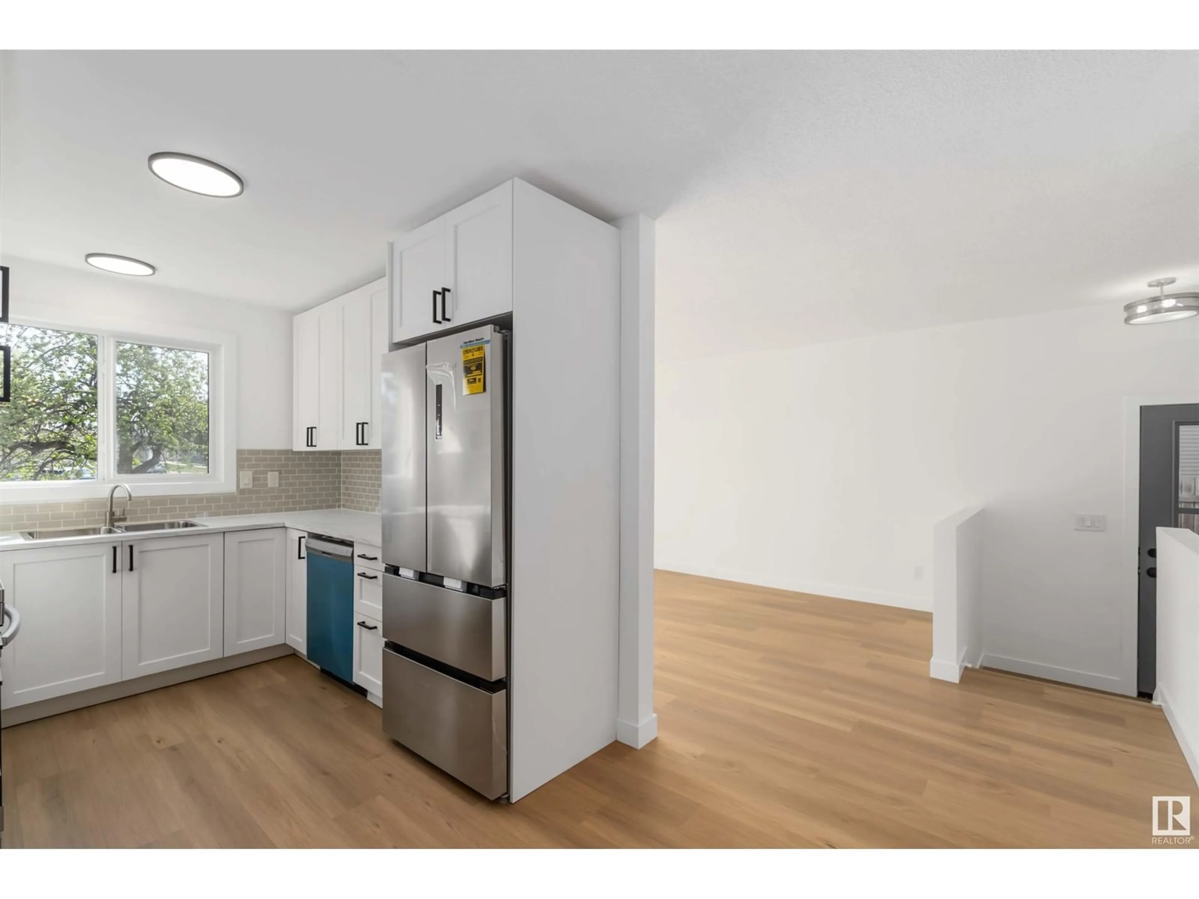 Standard kitchen, wood/laminate floor for 4615 35 AV, Edmonton Alberta T6L3P8