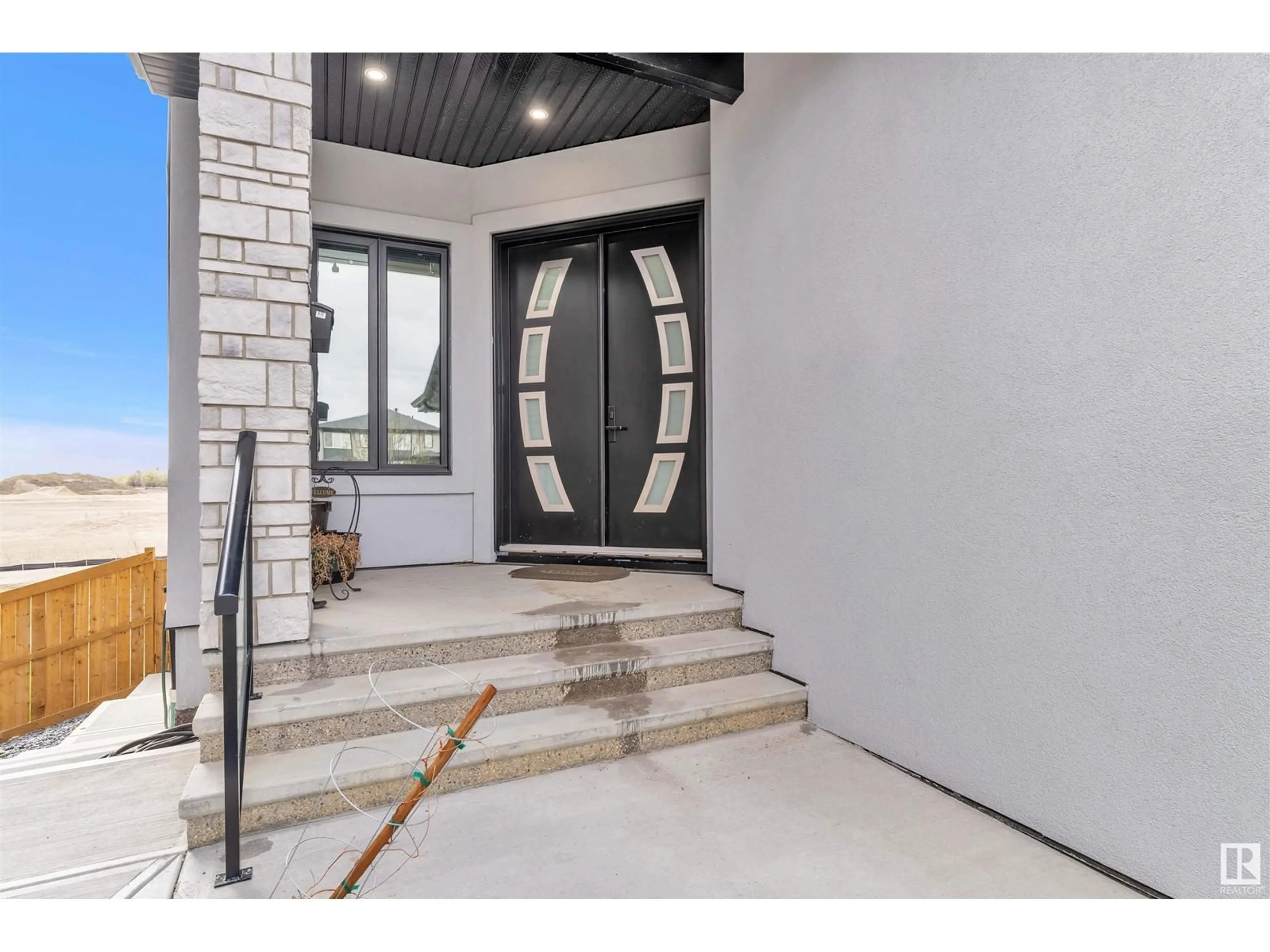 Indoor entryway for 8118 ORCHARDS GREEN GR, Edmonton Alberta T6X2N5