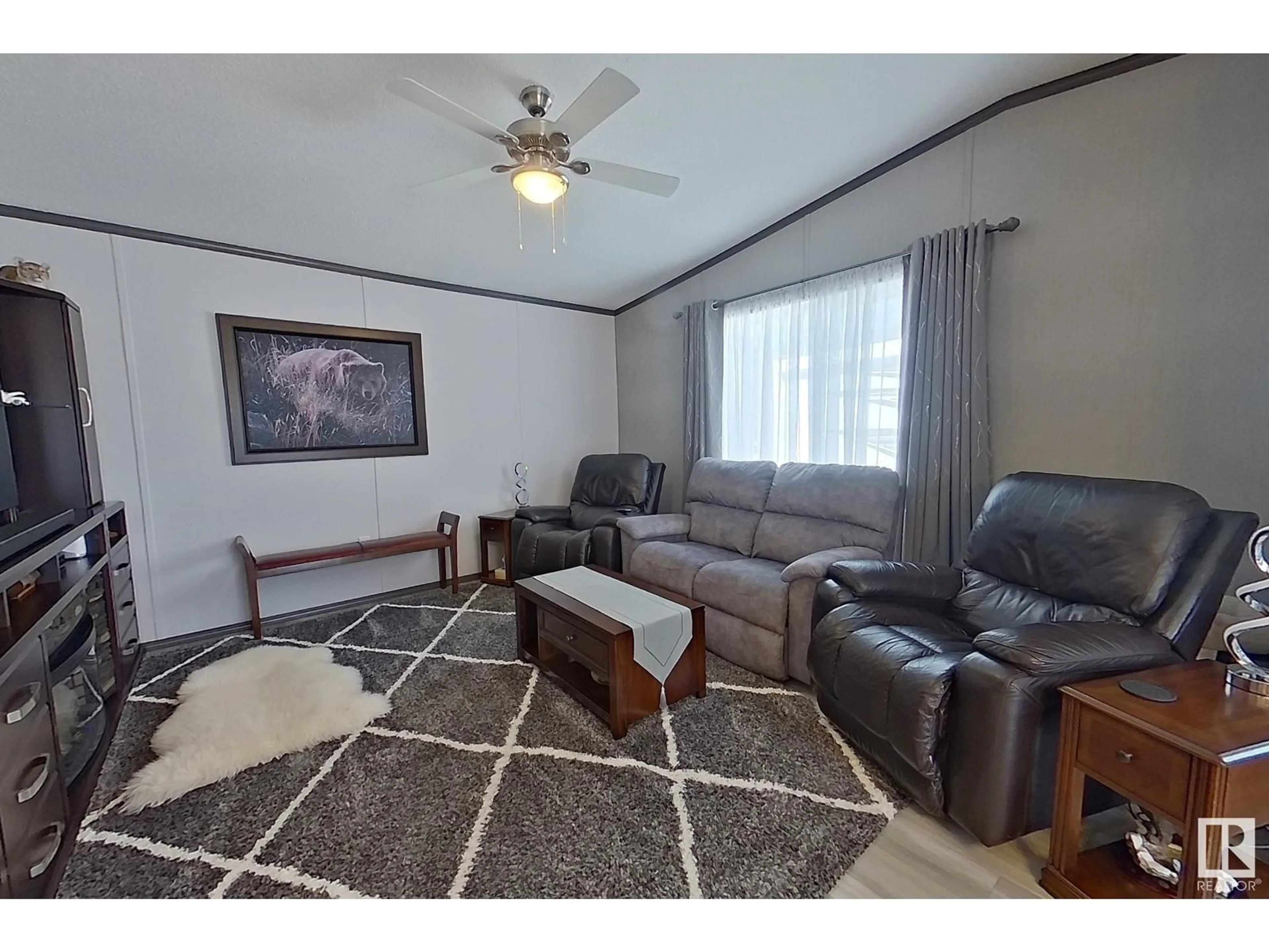 Living room with furniture, unknown for 20001 TWP RD 661, Flatbush Alberta T0G0Z0