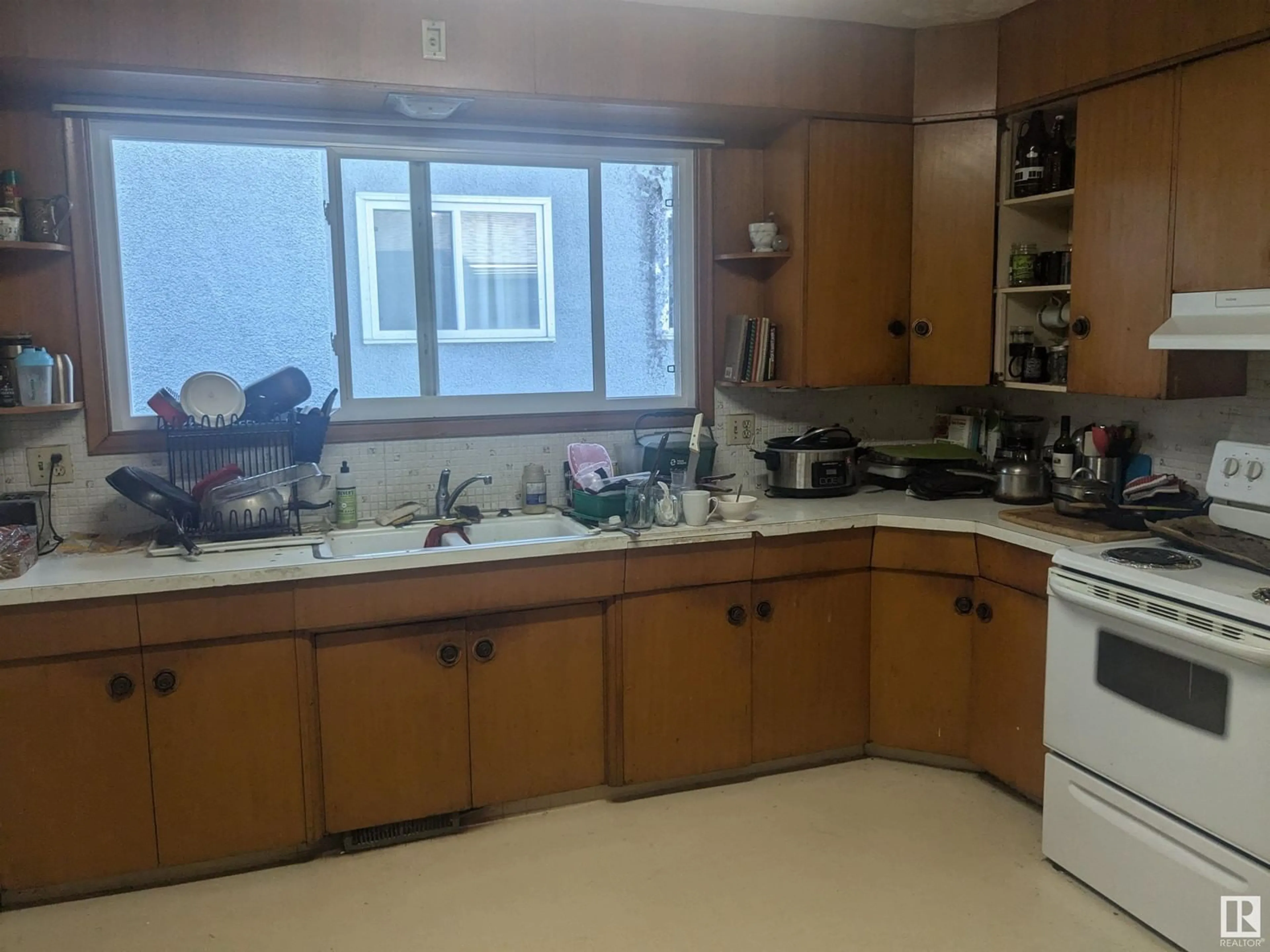 Standard kitchen, unknown for NW - 8410/8412 104 ST, Edmonton Alberta T6E4G2