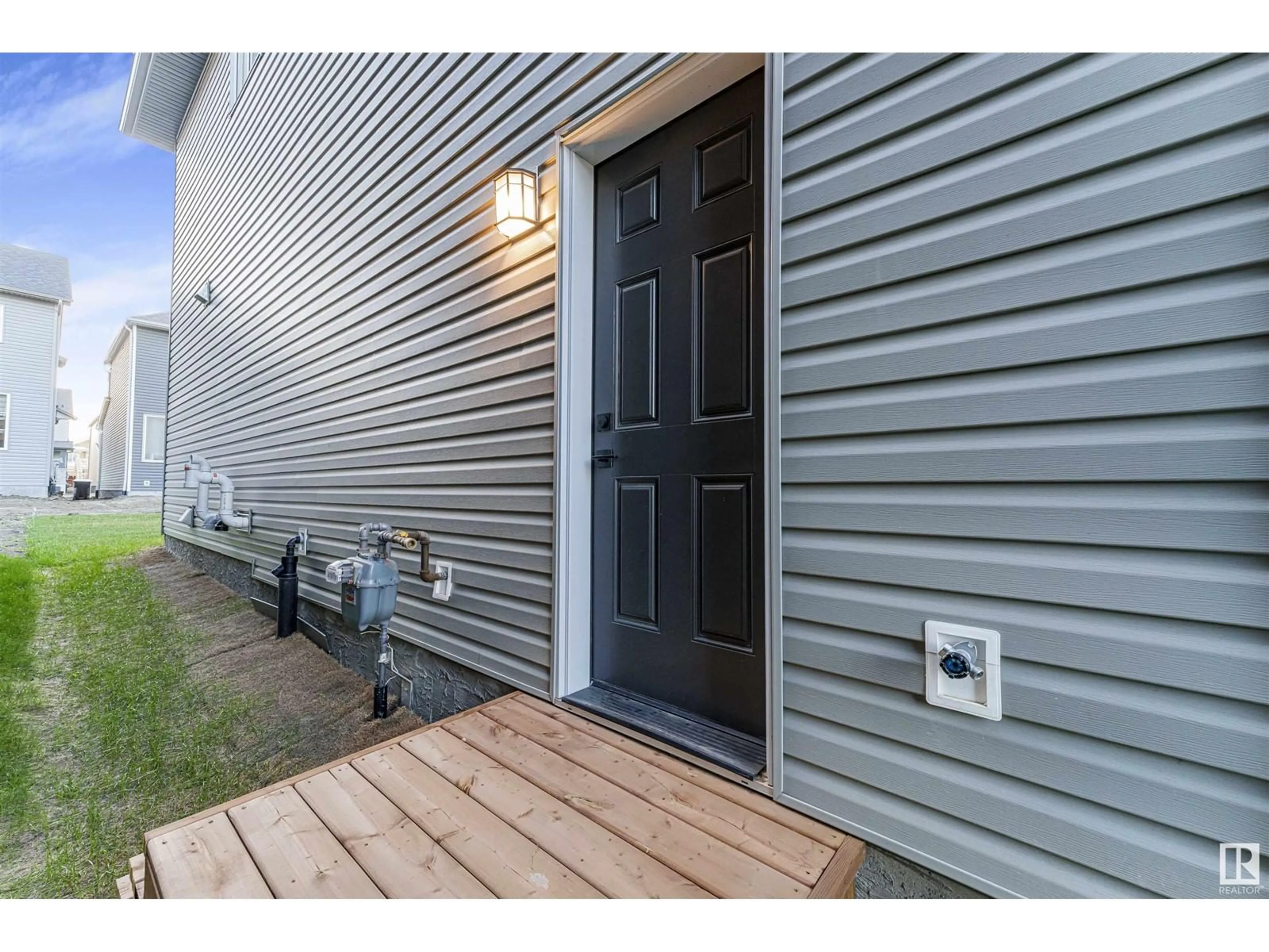 Indoor entryway for NW - 2040 207 ST, Edmonton Alberta T6M1R7