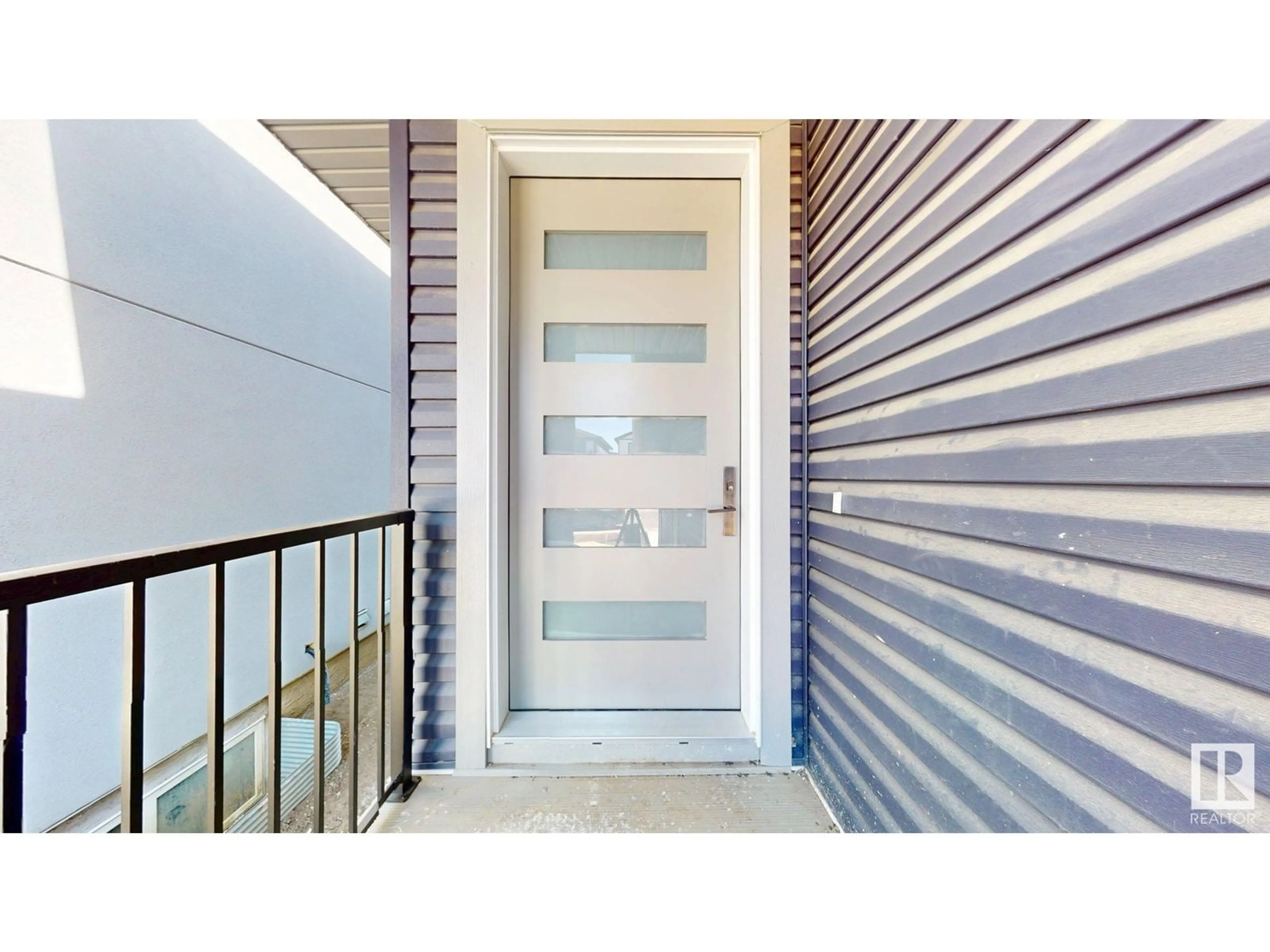 Indoor entryway for 1715 18 ST, Edmonton Alberta T6T2N2