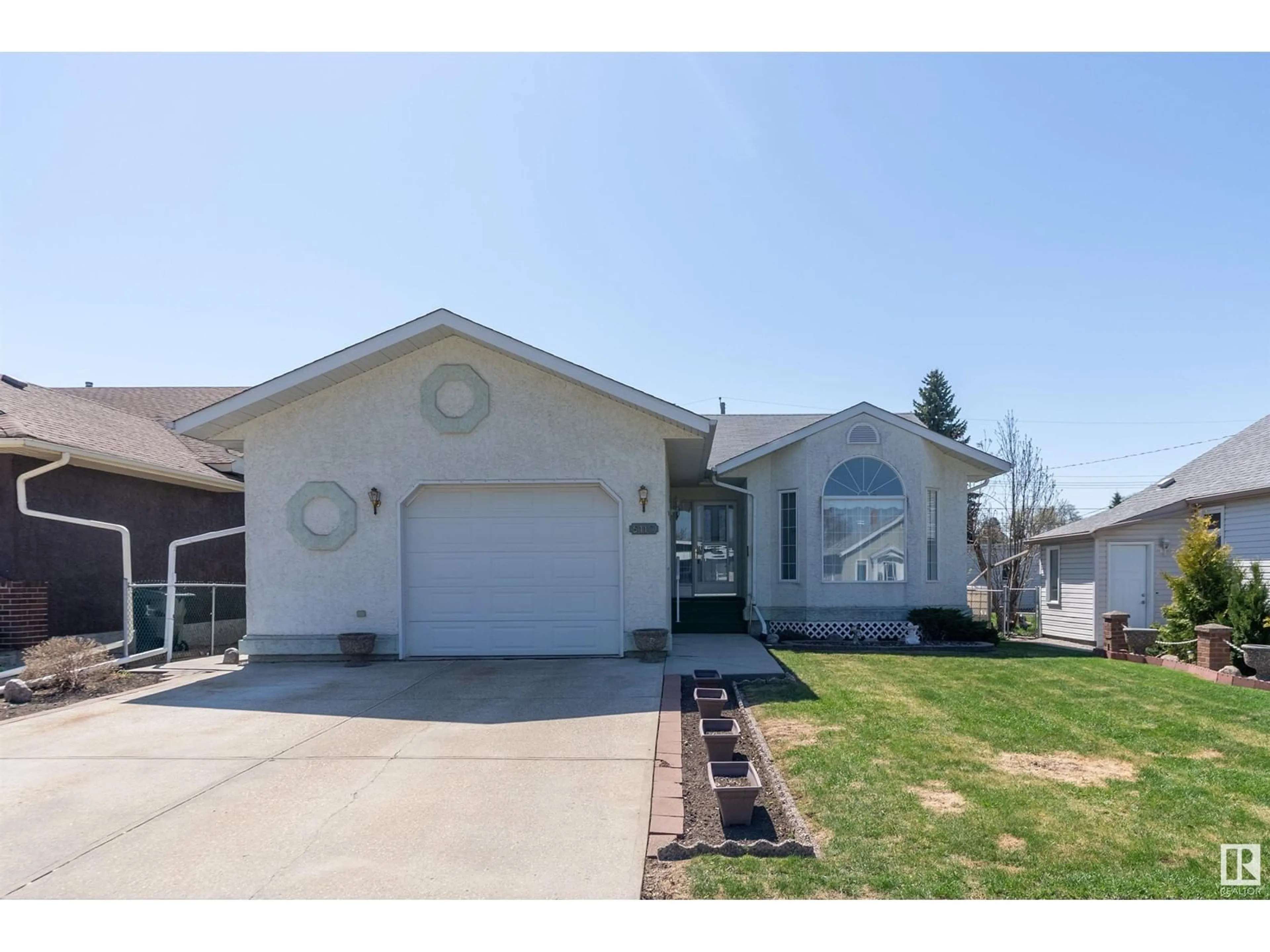 Home with vinyl exterior material, street for 5110 51 AV, Stony Plain Alberta T7Z1C2