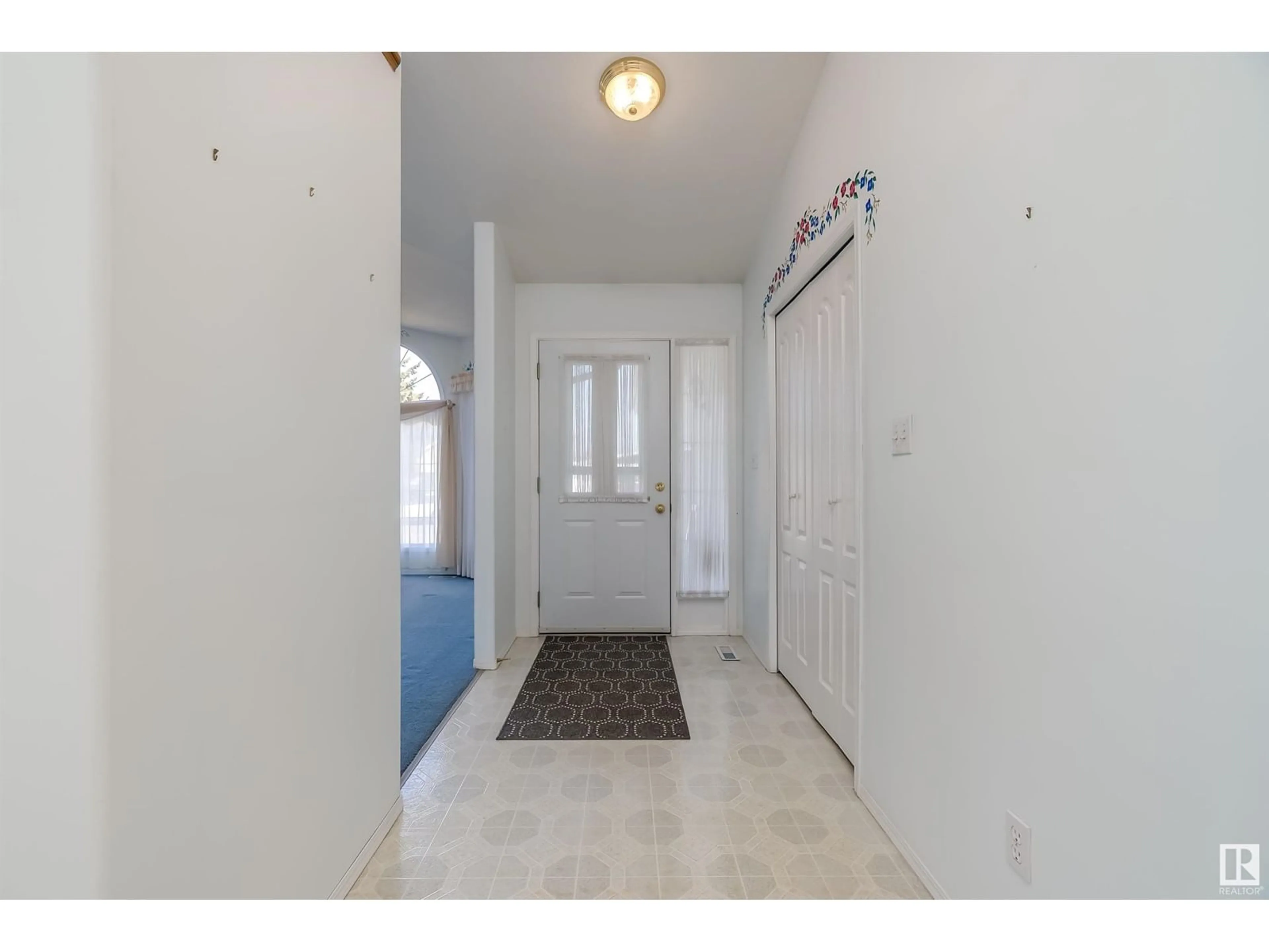 Indoor entryway for 5110 51 AV, Stony Plain Alberta T7Z1C2