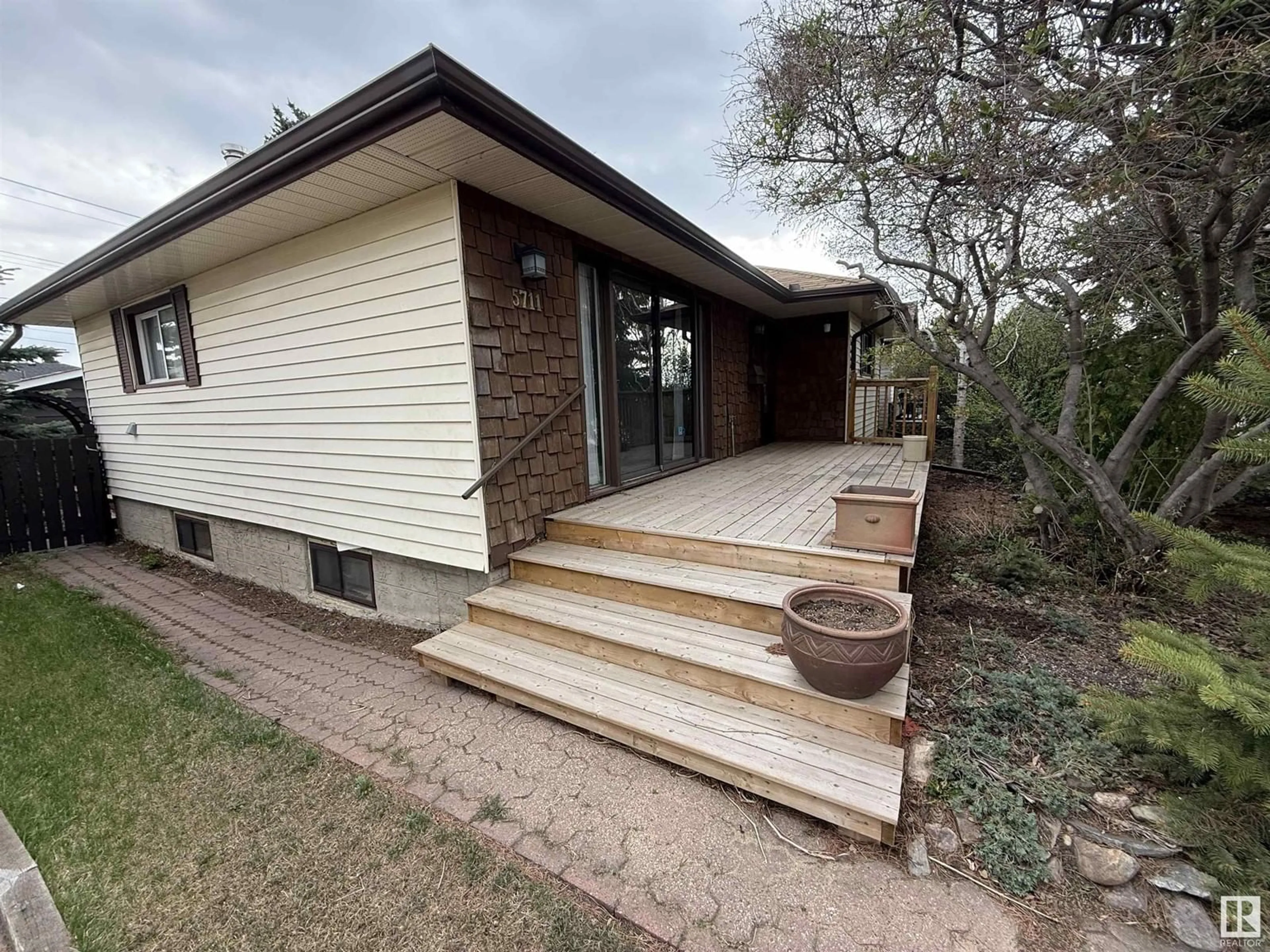 Unknown for 5711 95 AV, Edmonton Alberta T6B1A4