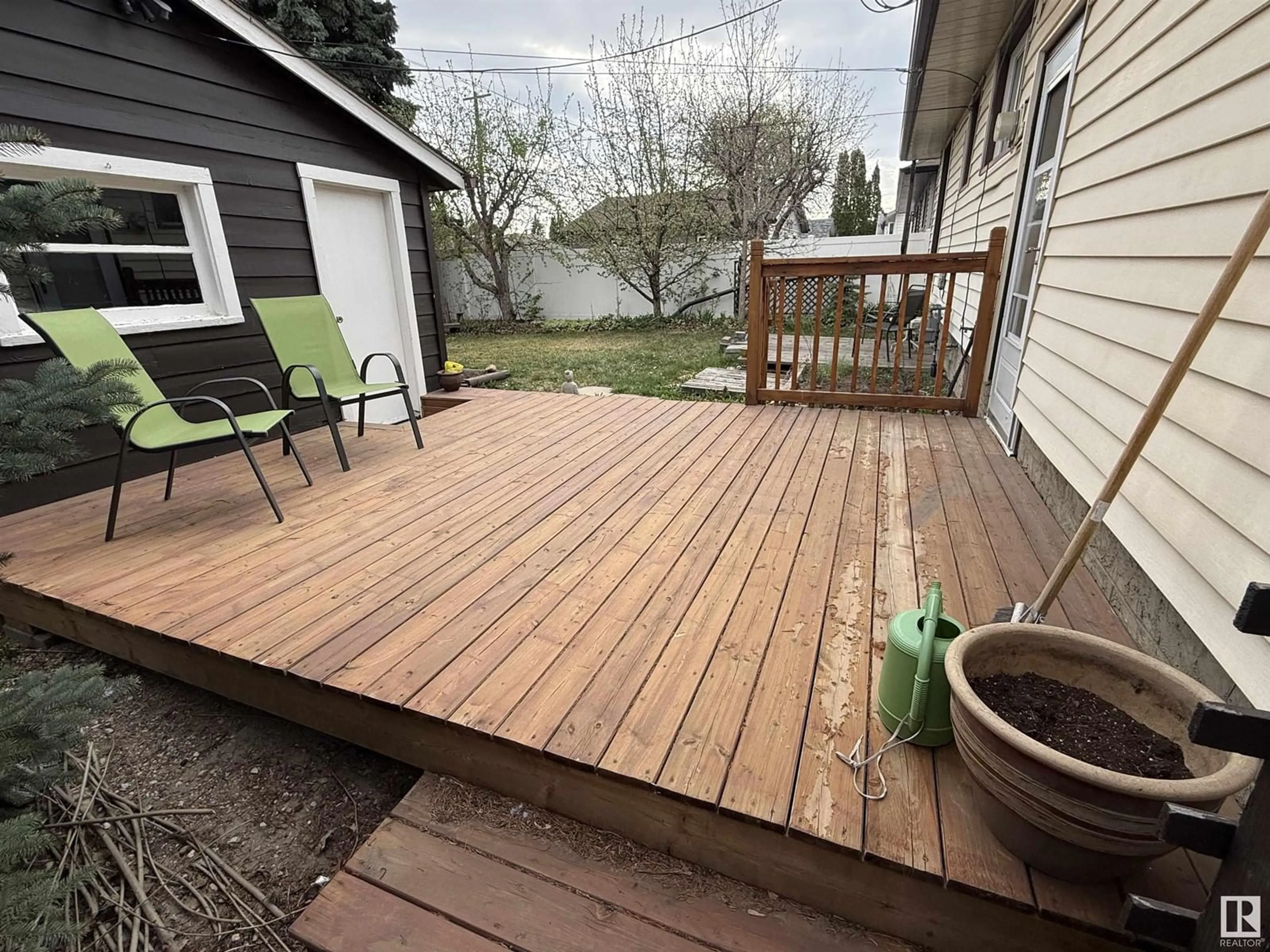 Patio, street for 5711 95 AV, Edmonton Alberta T6B1A4