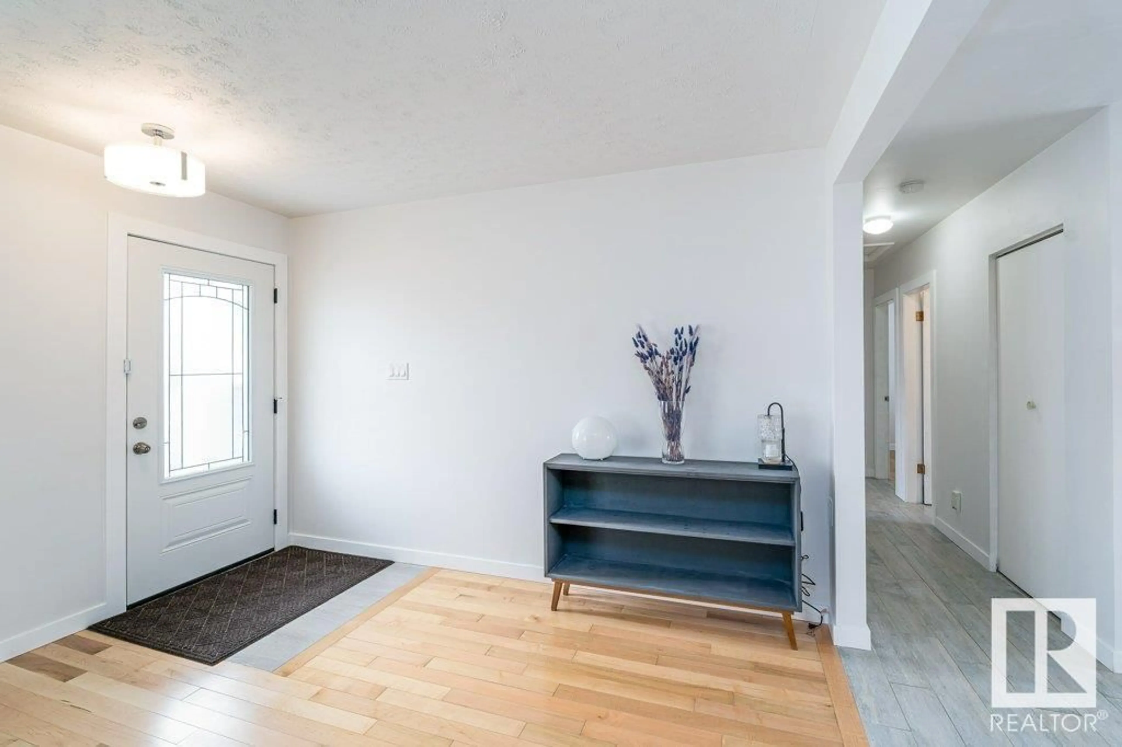 Indoor entryway for NW - 13424 82 ST, Edmonton Alberta T5E2V2
