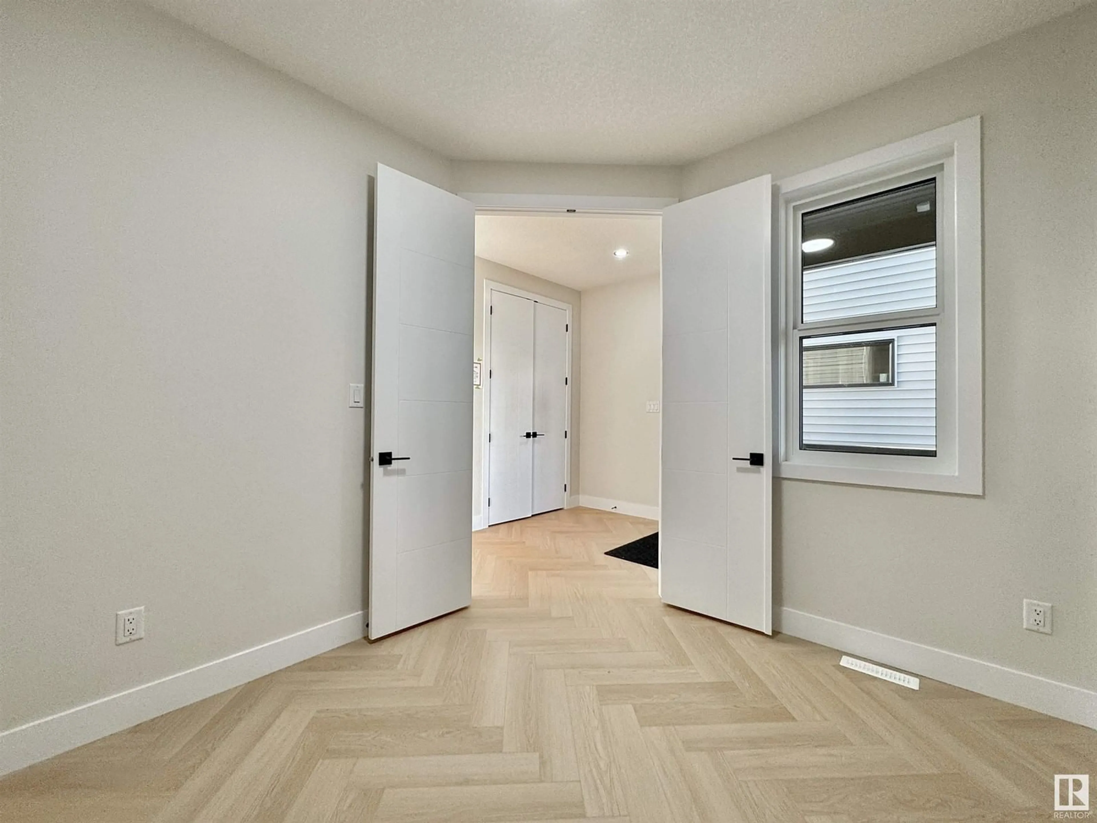 A pic of a room for SW - 7214 KIVIAQ LI, Edmonton Alberta T6W5R3