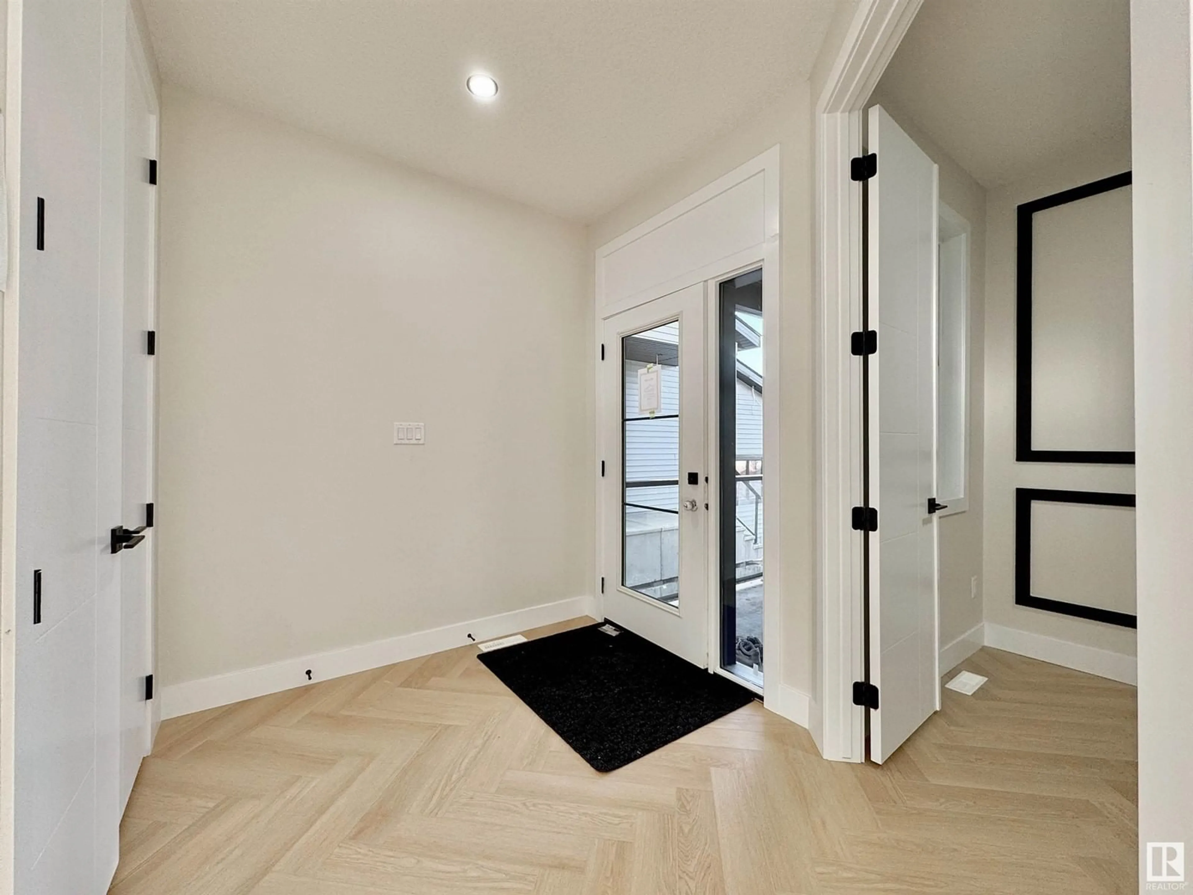 Indoor entryway for SW - 7214 KIVIAQ LI, Edmonton Alberta T6W5R3