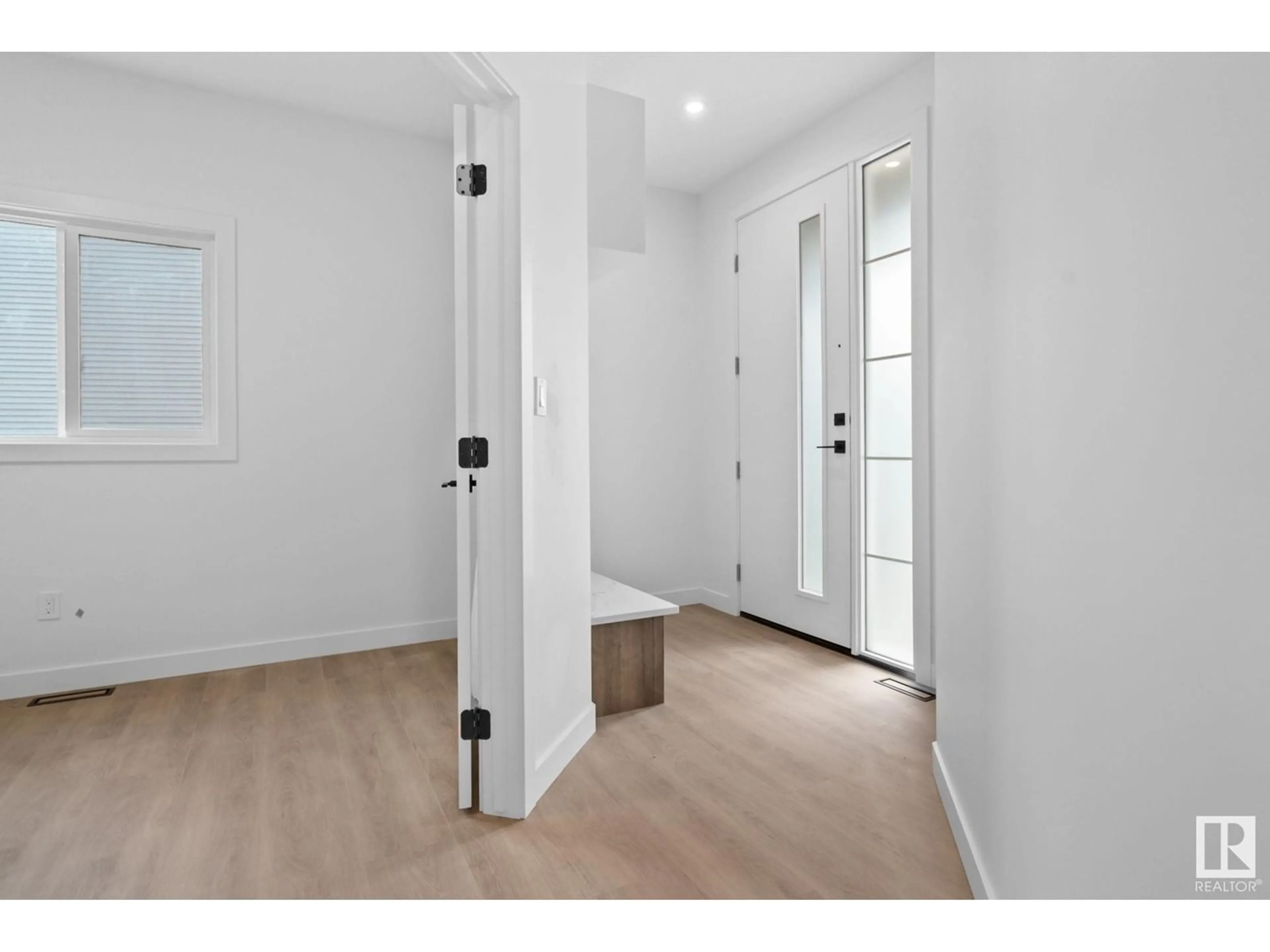 Indoor entryway for 34 SUN MEADOWS CL, Stony Plain Alberta T7Z0K1