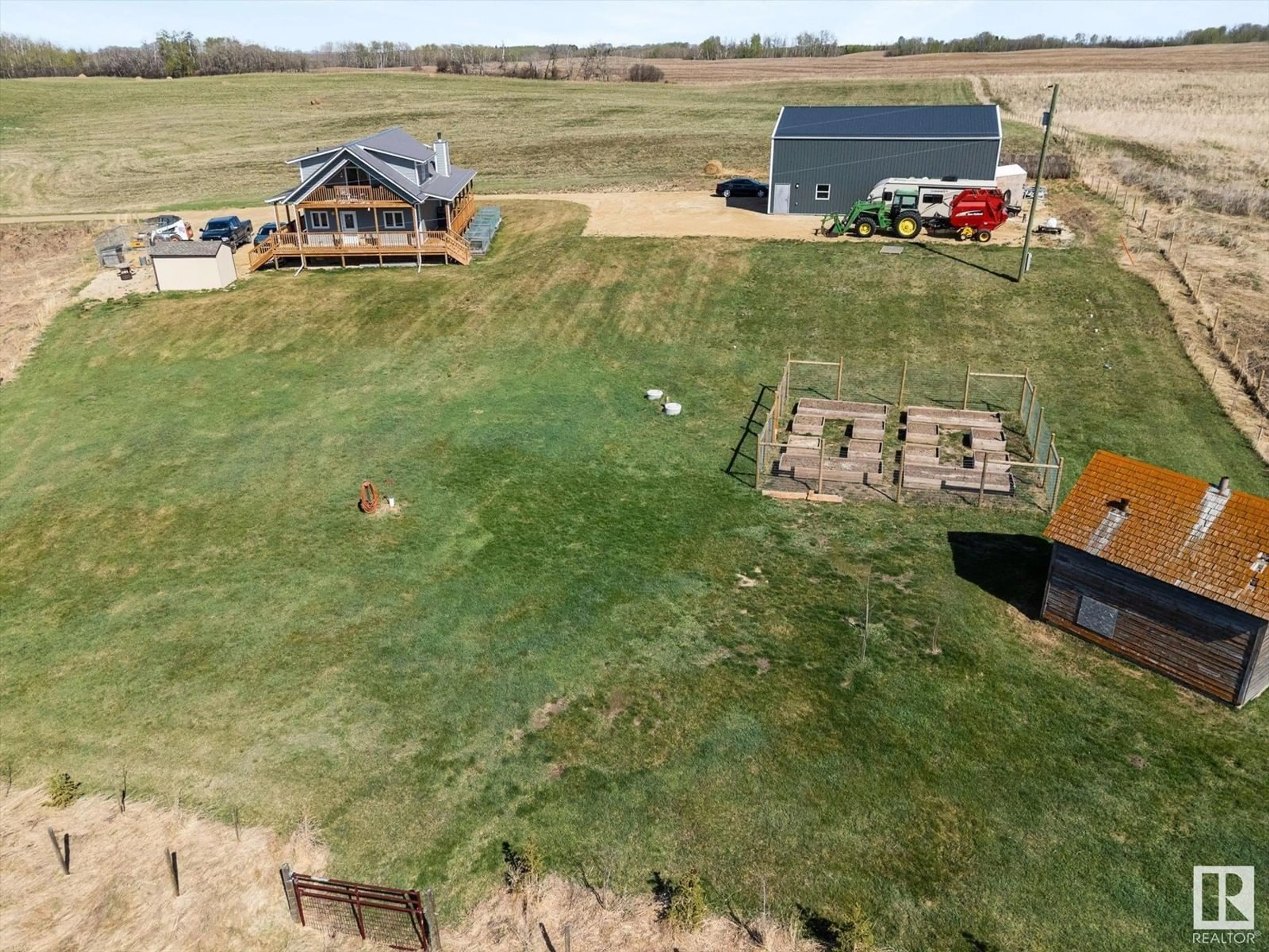 A pic from outside/outdoor area/front of a property/back of a property/a pic from drone, building for 52515 RGE ROAD 25, Rural Parkland County Alberta T7Y2M2
