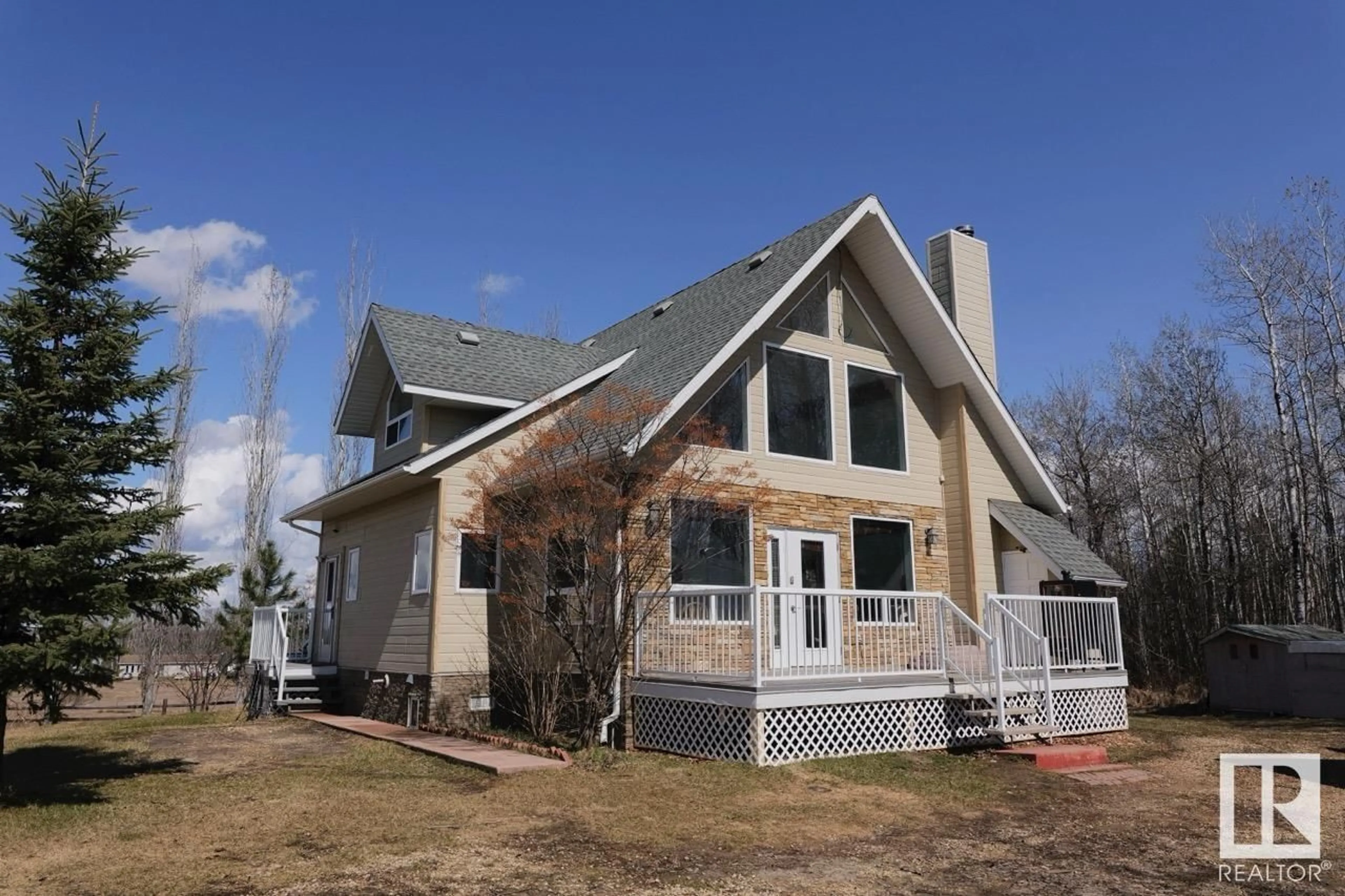 Home with vinyl exterior material, unknown for 220 RR 55, Rural Barrhead County Alberta T7N1N3