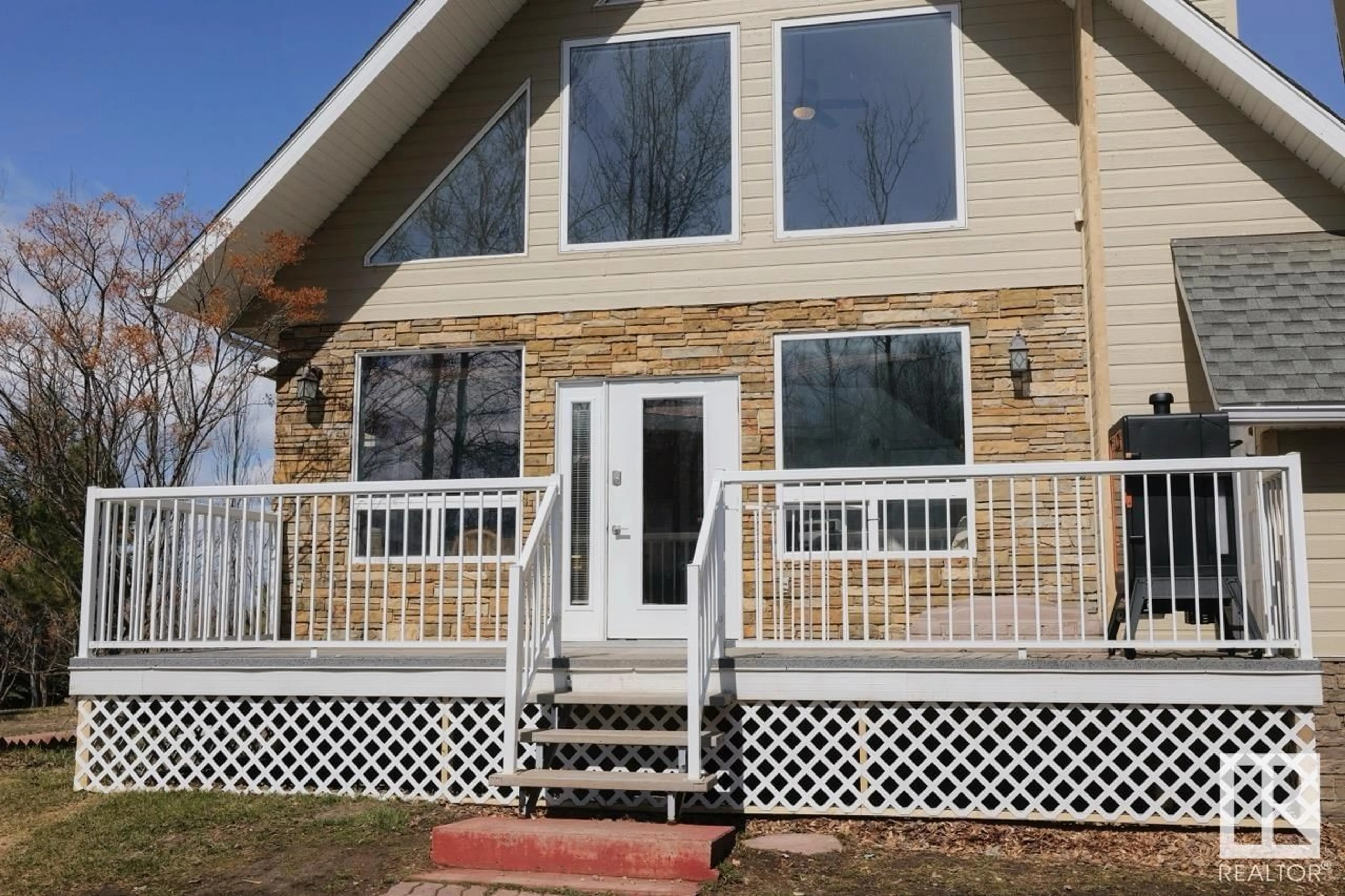 Home with vinyl exterior material, unknown for 220 RR 55, Rural Barrhead County Alberta T7N1N3
