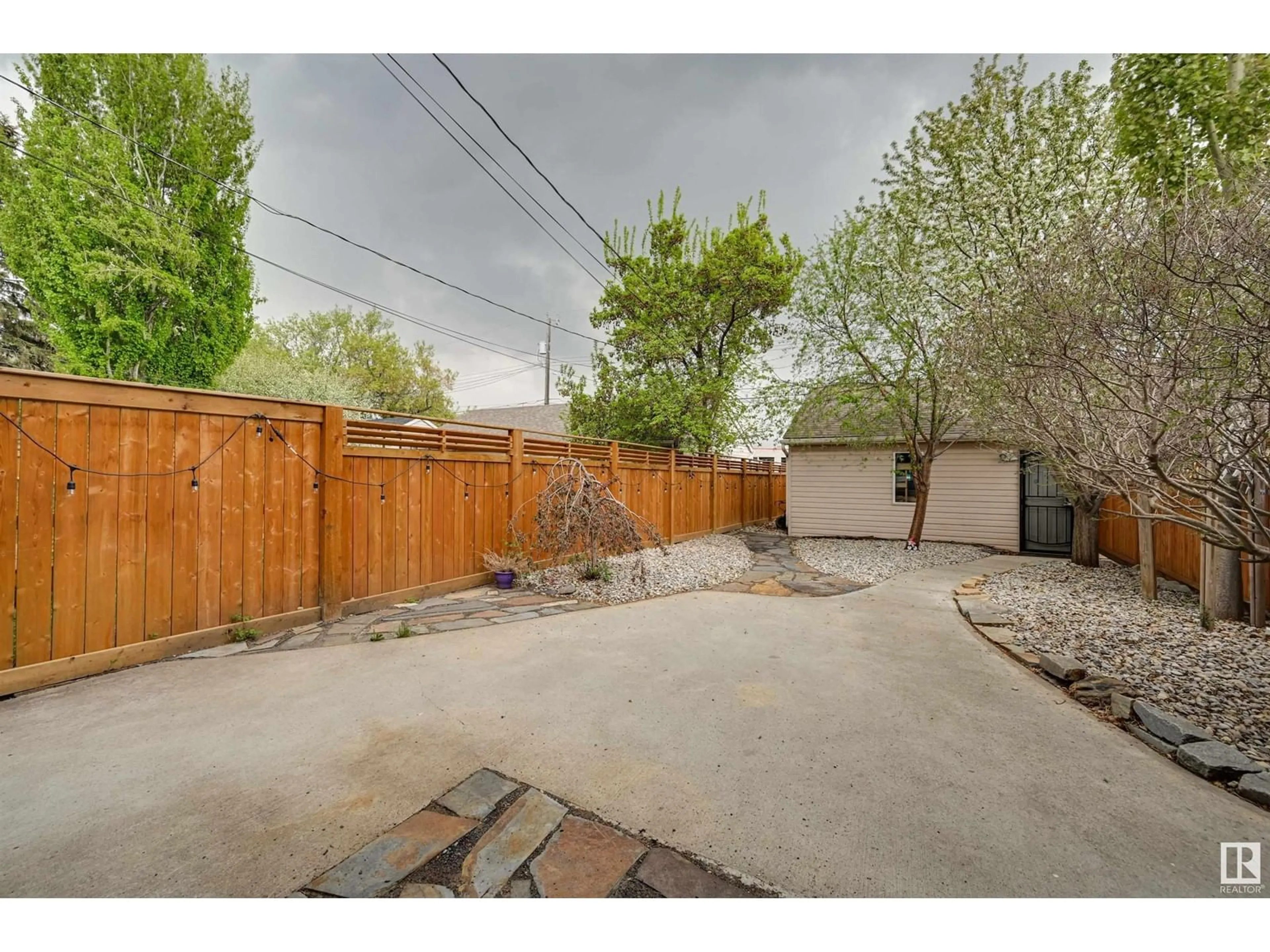 Patio, street for NW - 11725 122 ST, Edmonton Alberta T5M0B6