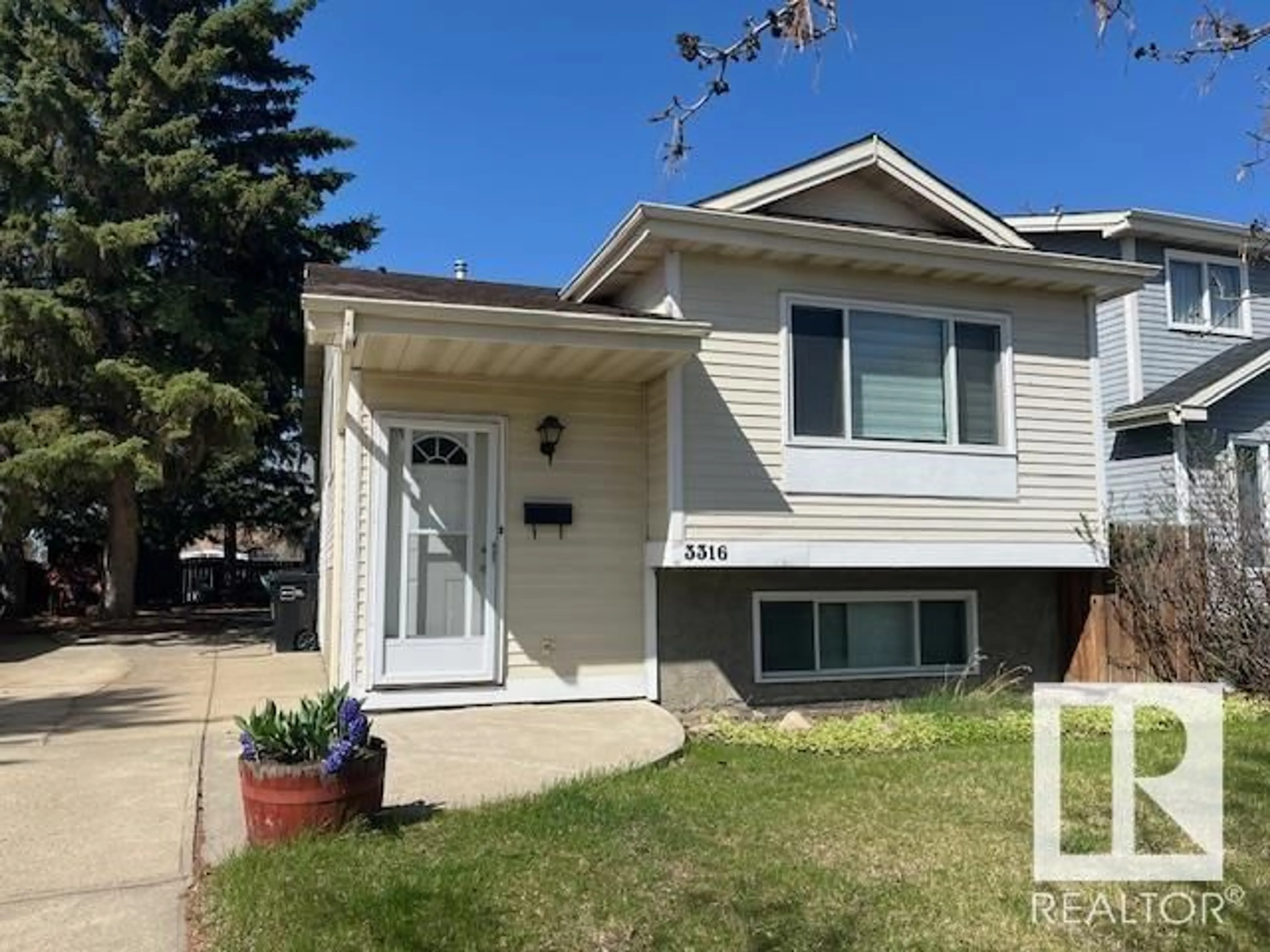 Home with vinyl exterior material, street for 3316 46 ST, Edmonton Alberta T6L4X4