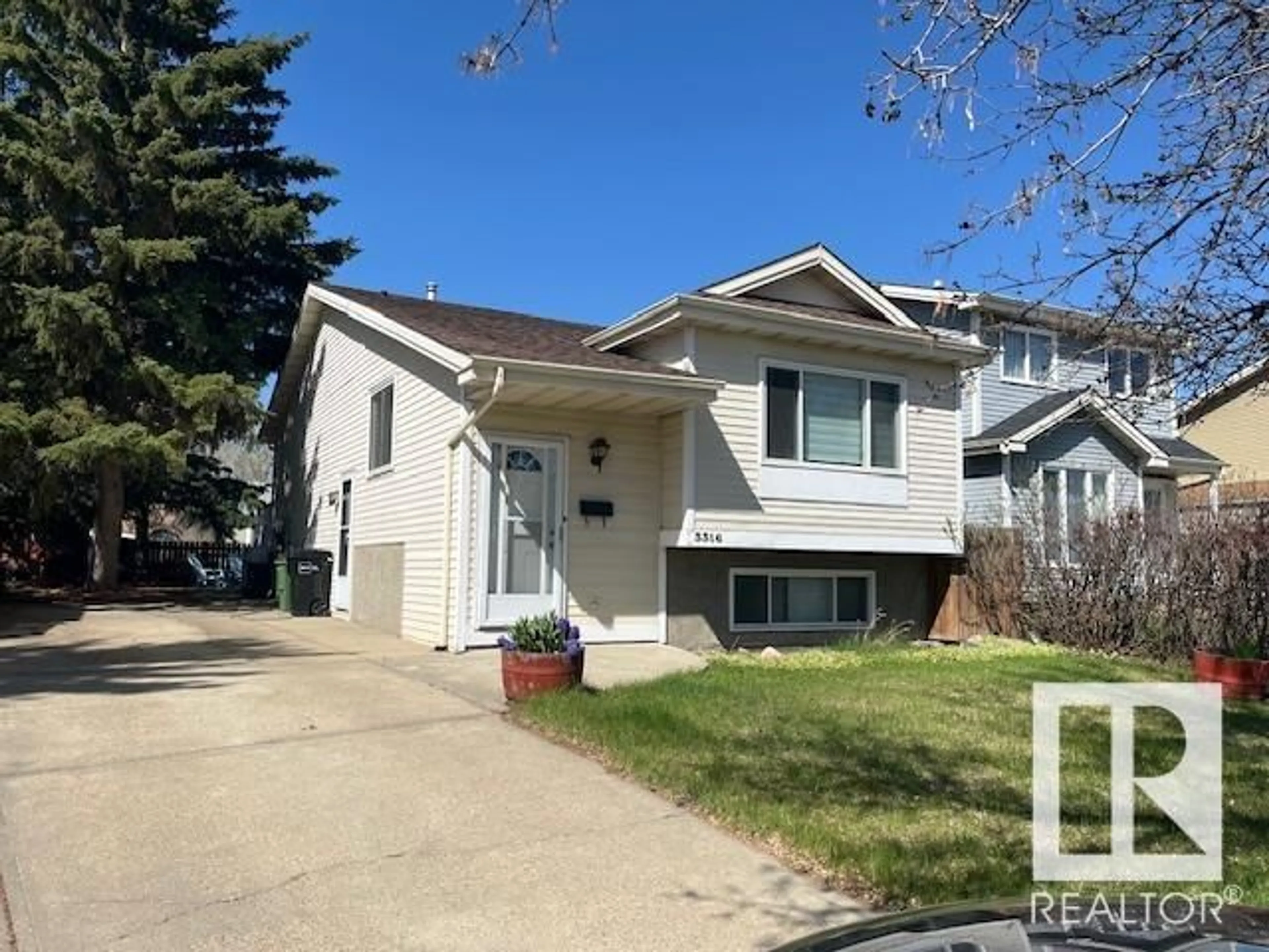 Home with vinyl exterior material, street for 3316 46 ST, Edmonton Alberta T6L4X4