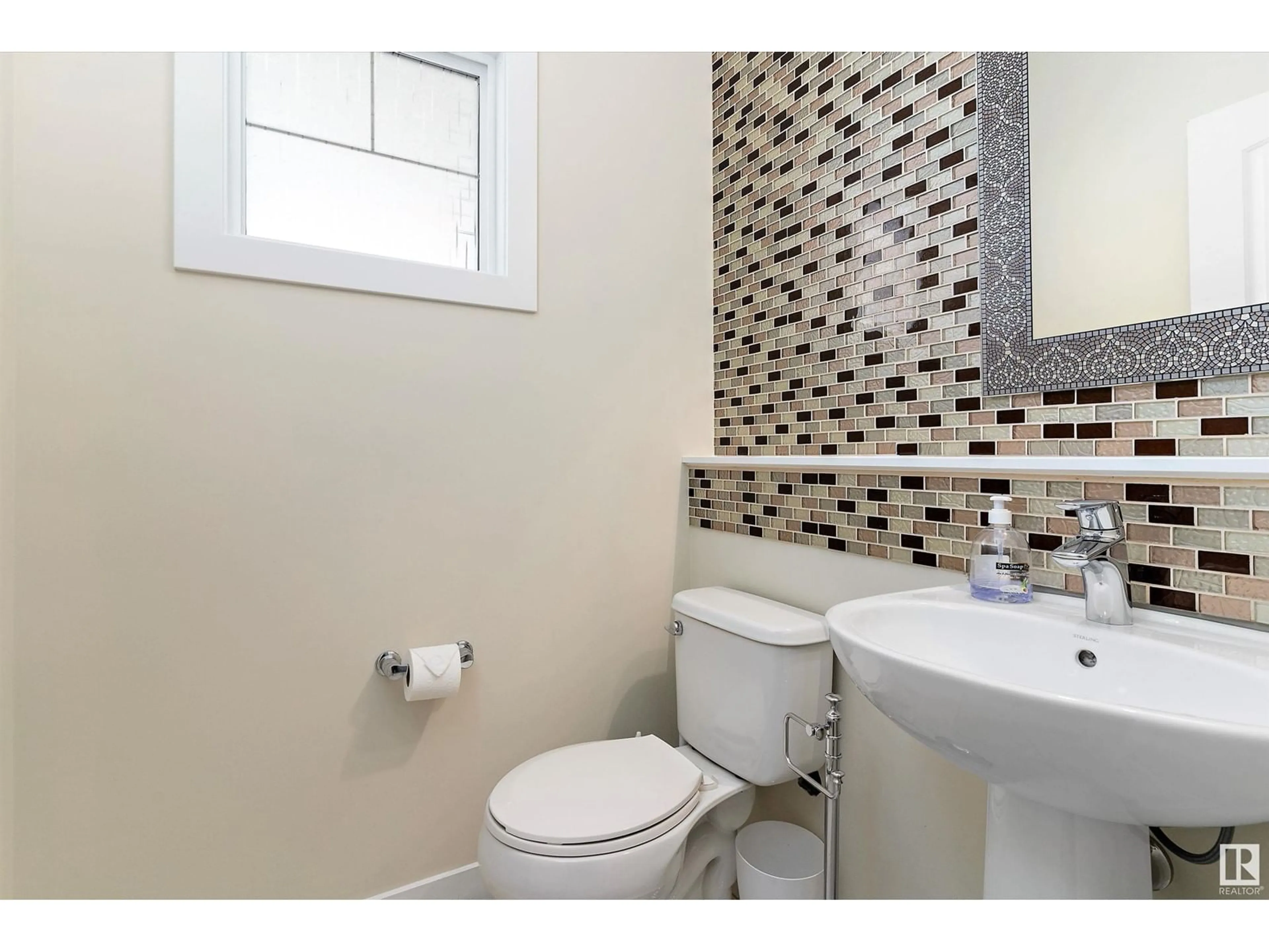 Standard bathroom, ceramic/tile floor for 3221 CARPENTER LD, Edmonton Alberta T6W2Y7