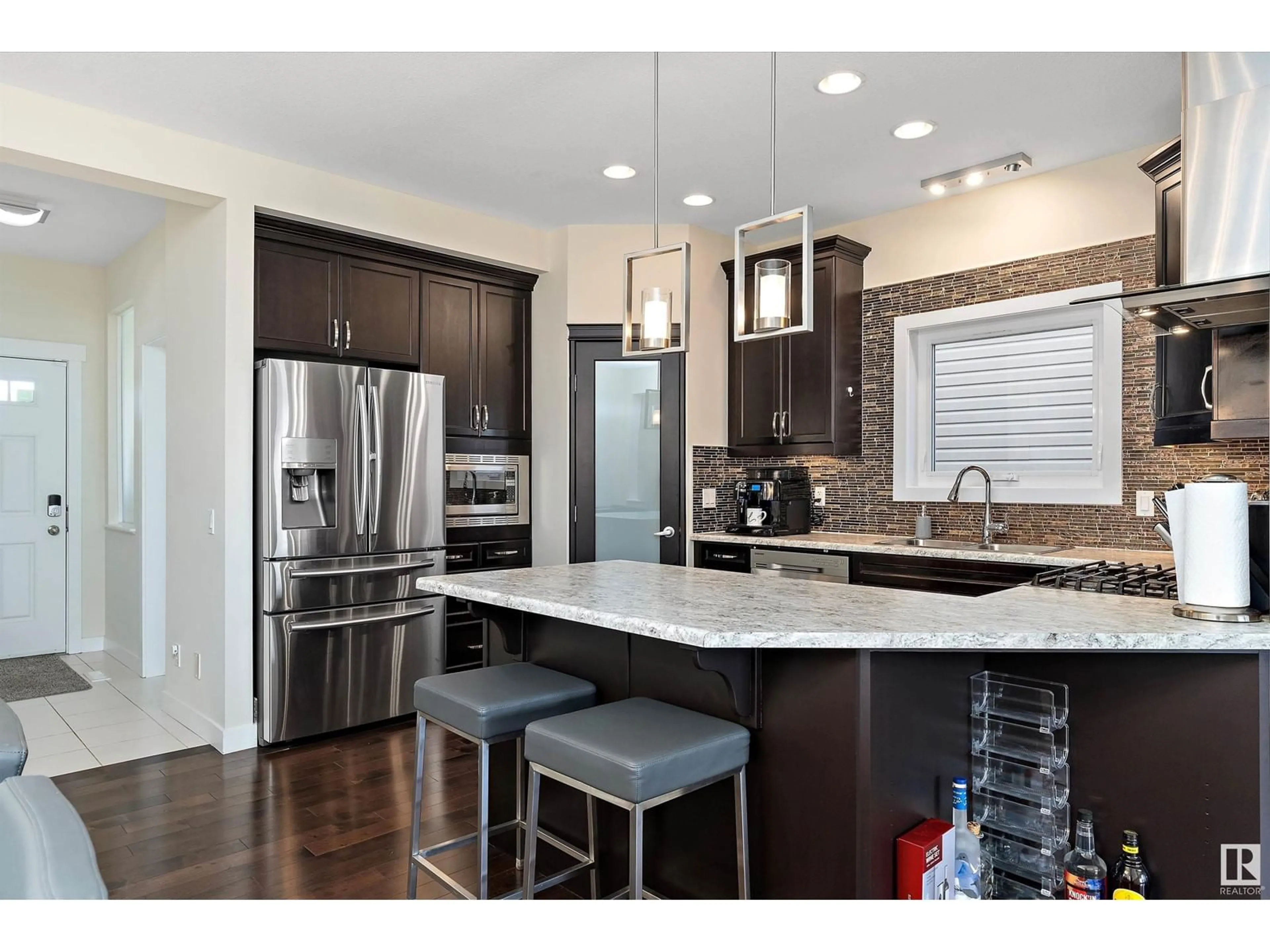 Contemporary kitchen, unknown for 3221 CARPENTER LD, Edmonton Alberta T6W2Y7