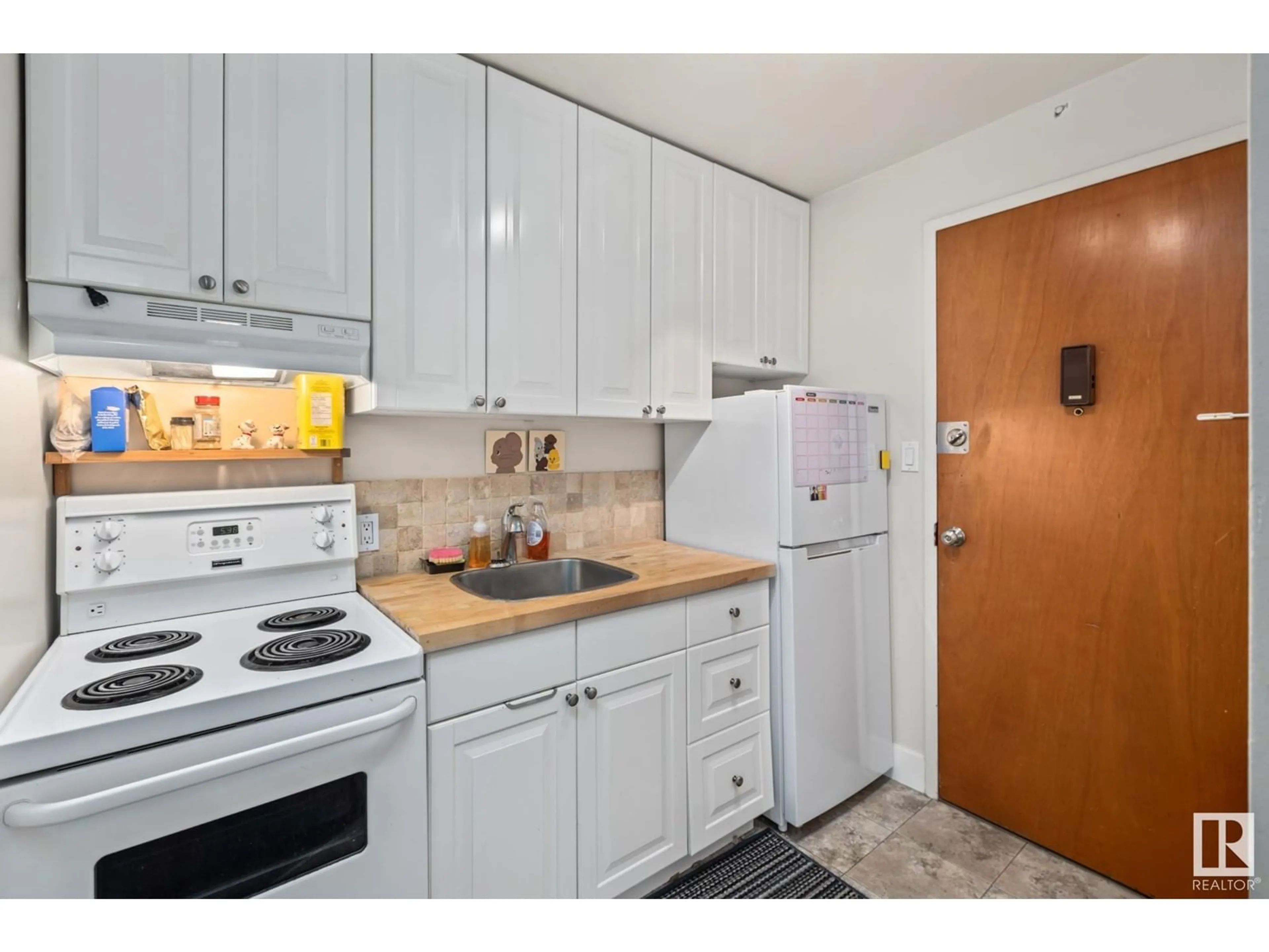 Standard kitchen, unknown for 306 - 10021 116 ST, Edmonton Alberta T5K1V5
