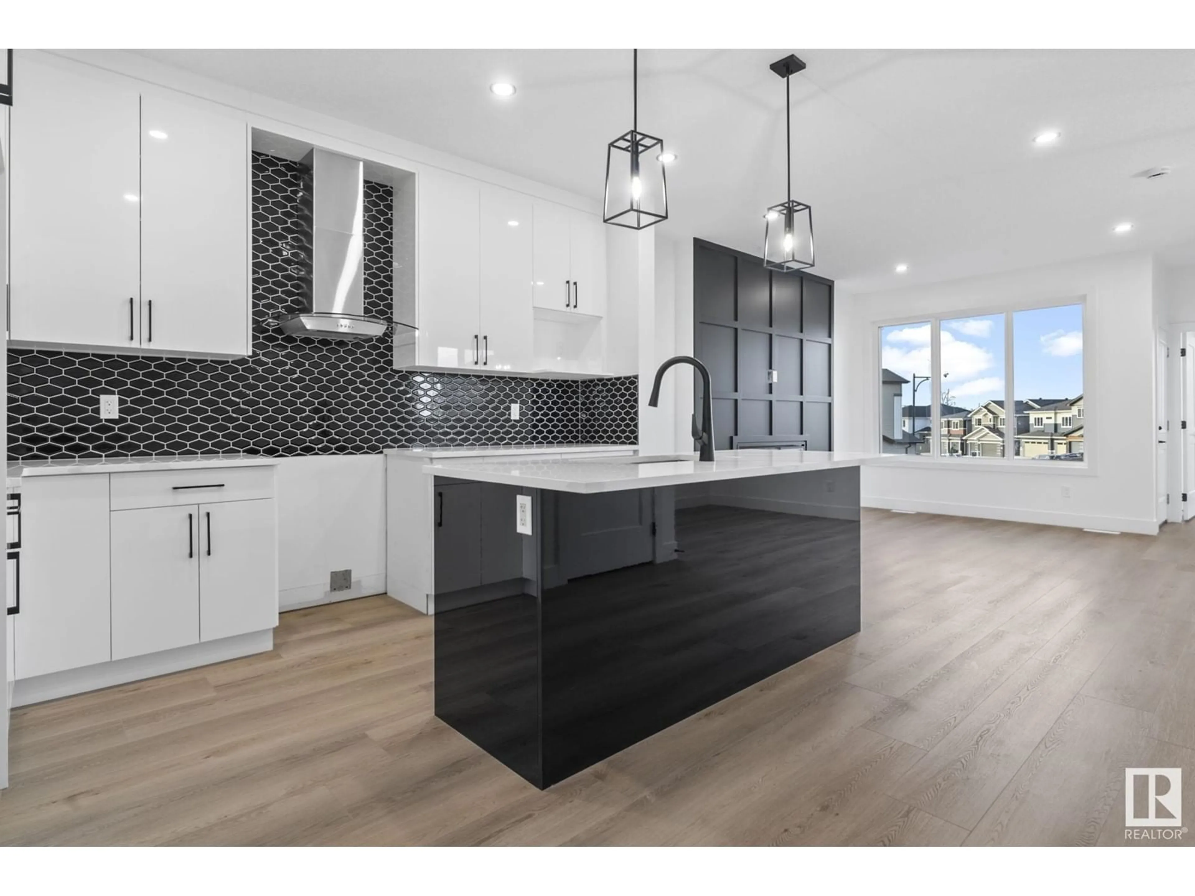 Open concept kitchen, unknown for 707 31 AV, Edmonton Alberta T6T2V6