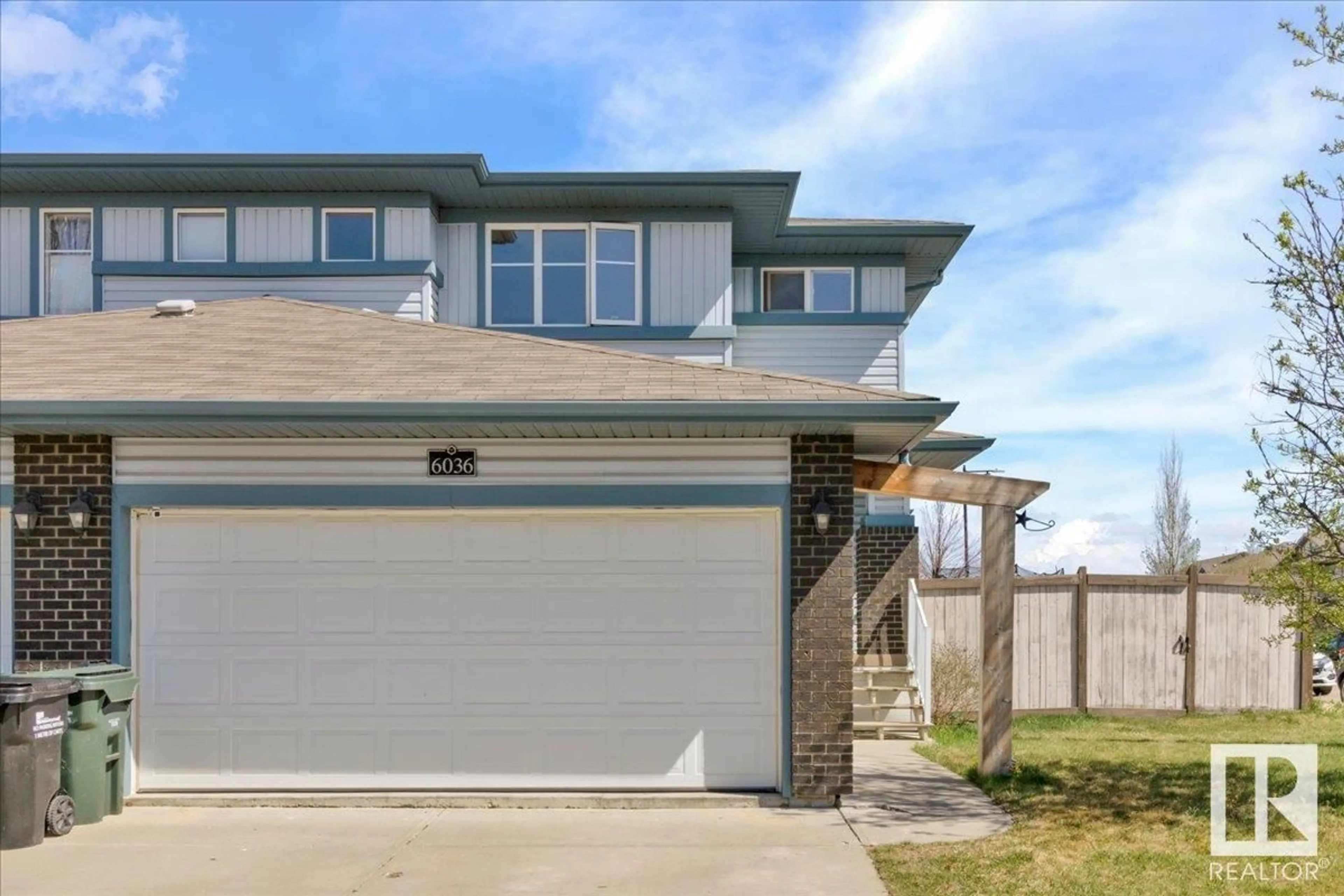 Home with vinyl exterior material, street for 6036 SUNBROOK LD, Sherwood Park Alberta T8H0J6